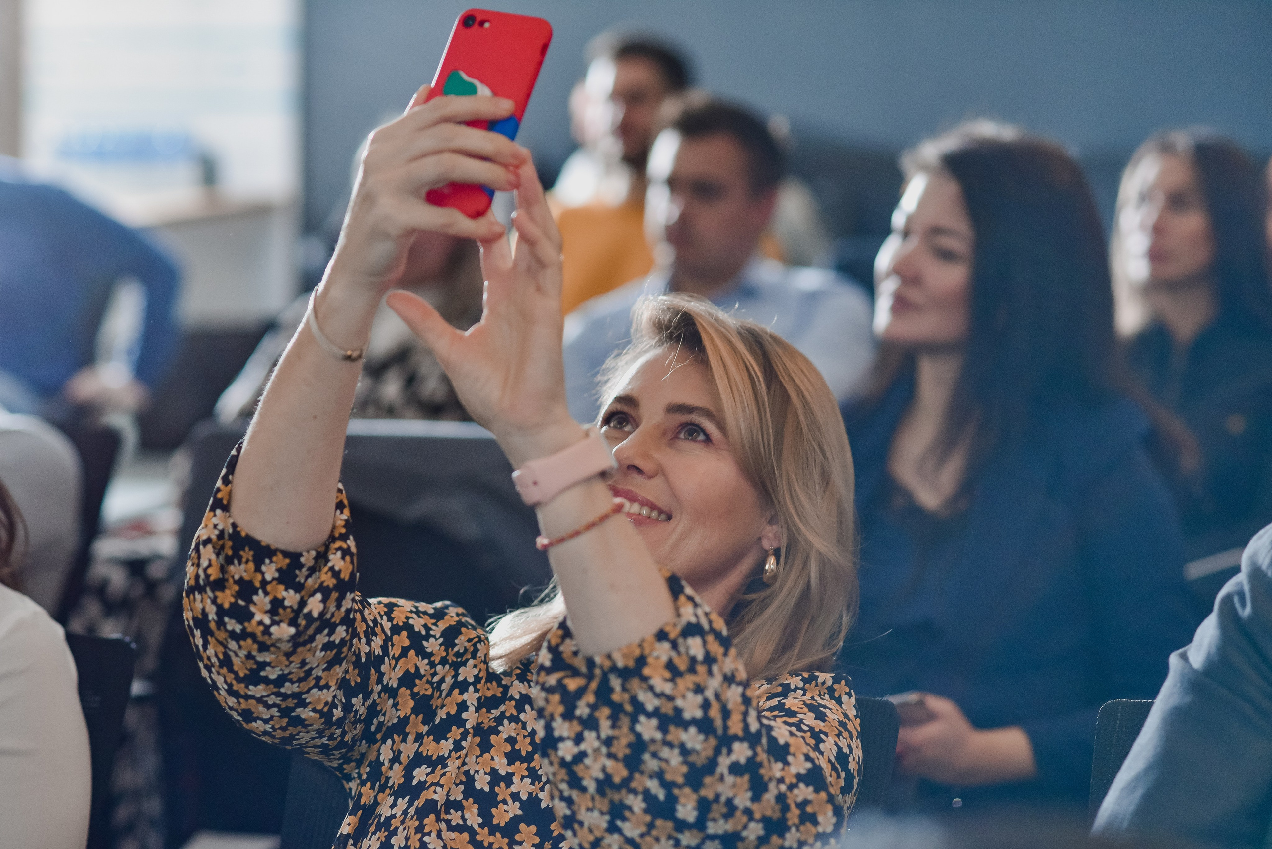 Курсы и тренинги. Анастасия Петрович фотограф, фотокорреспондент в Москве и Санкт-Петербурге. Фотосъёмка репортажа, мероприятия, корпоративная съёмка, контент