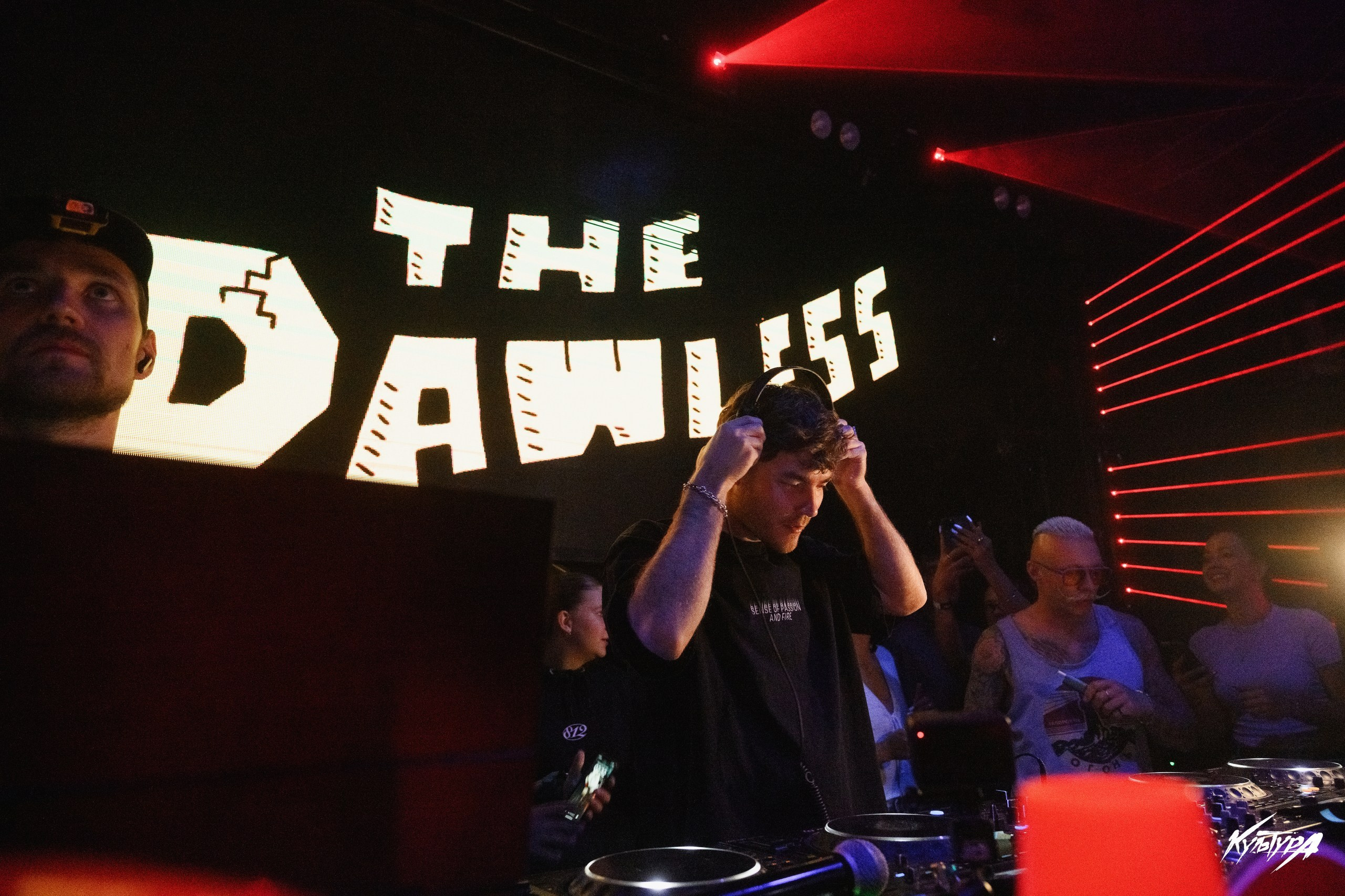 Фотограф концертов в Петропавловске-Камчатском. Профессиональная фотосъемка концертов и живых выступлений в Петропавловске-Камчатском. Концертная фотосъемка музыкантов и зрителей в Петропавловске-Камчатском. Яркие и эмоциональные фотографии с концертов в Петропавтовске-Камчатском. Услуги фотографа для концертов по доступной цене в Петропавловске-Камчатском.