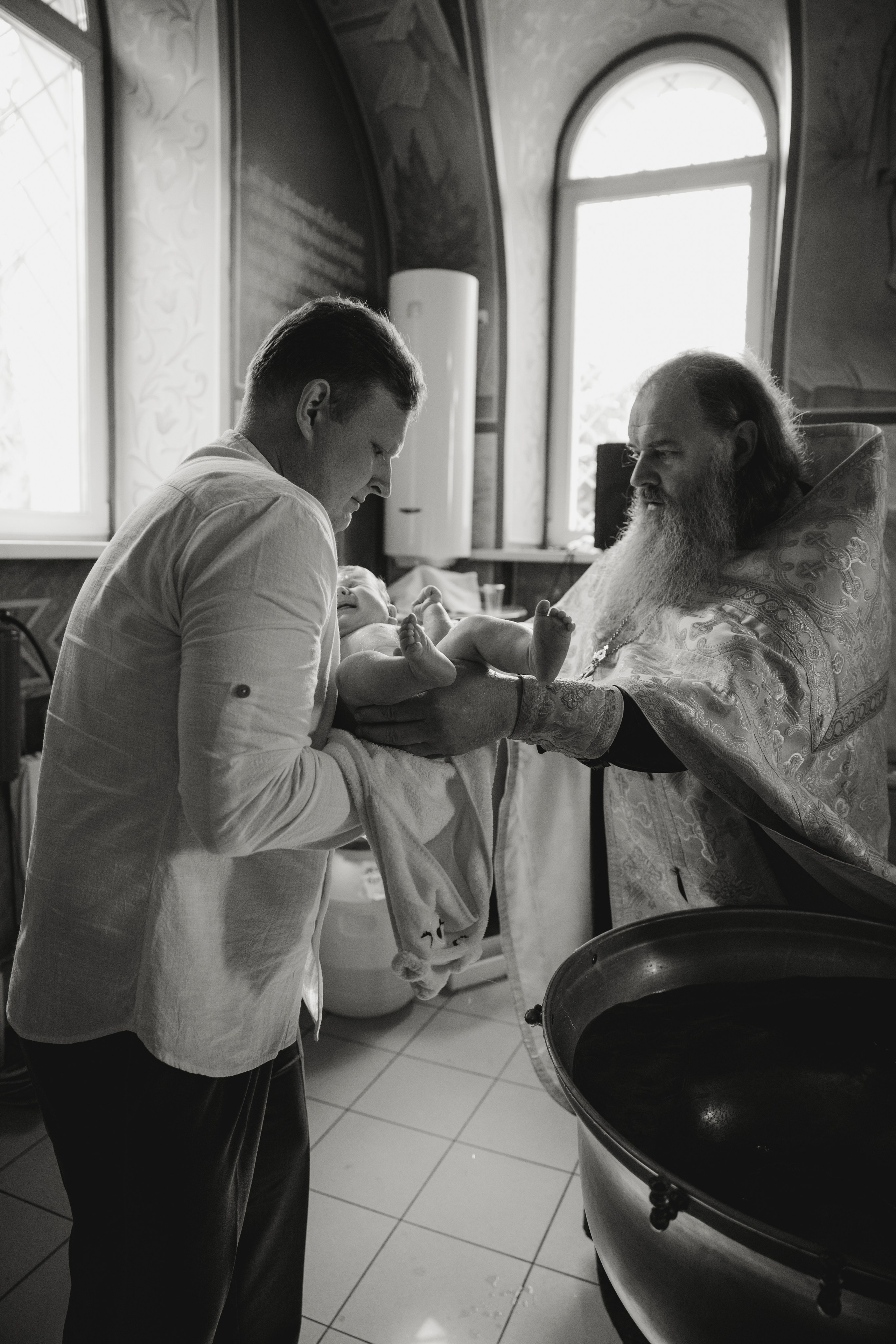 Таинство Крещения младенца в храме в честь святой преподобномученицы великой княгини Елисаветы (г.Белоусово). Надежда Стар семейный и церковный фотограф в Жукове и Калужской области