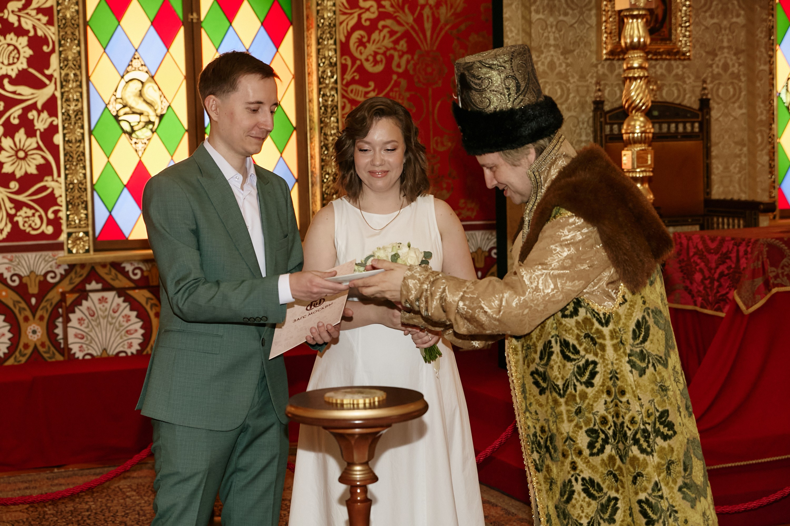 Анонс, свадебная съёмка Александра и Анастасии. Роспить — дворец каря Алексея Михайловича в парке Коломенское, прогулка Коломенское. Фотограф и свадебный фотограф в Москве