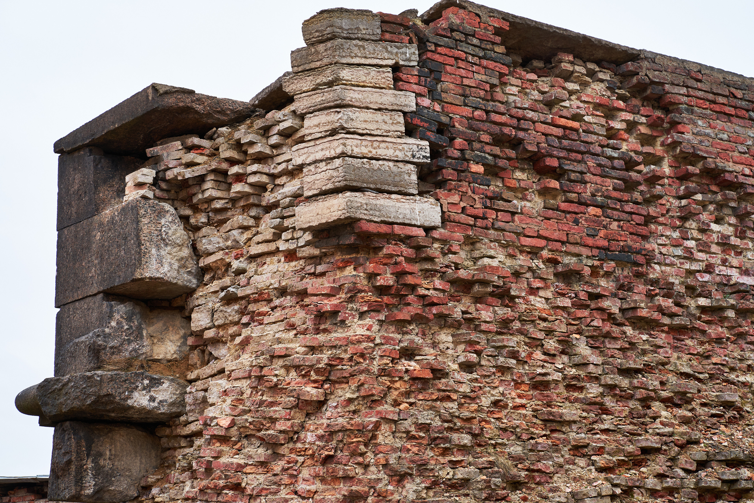 Стена Петропавловской Крепости в Санкт-Петербурге