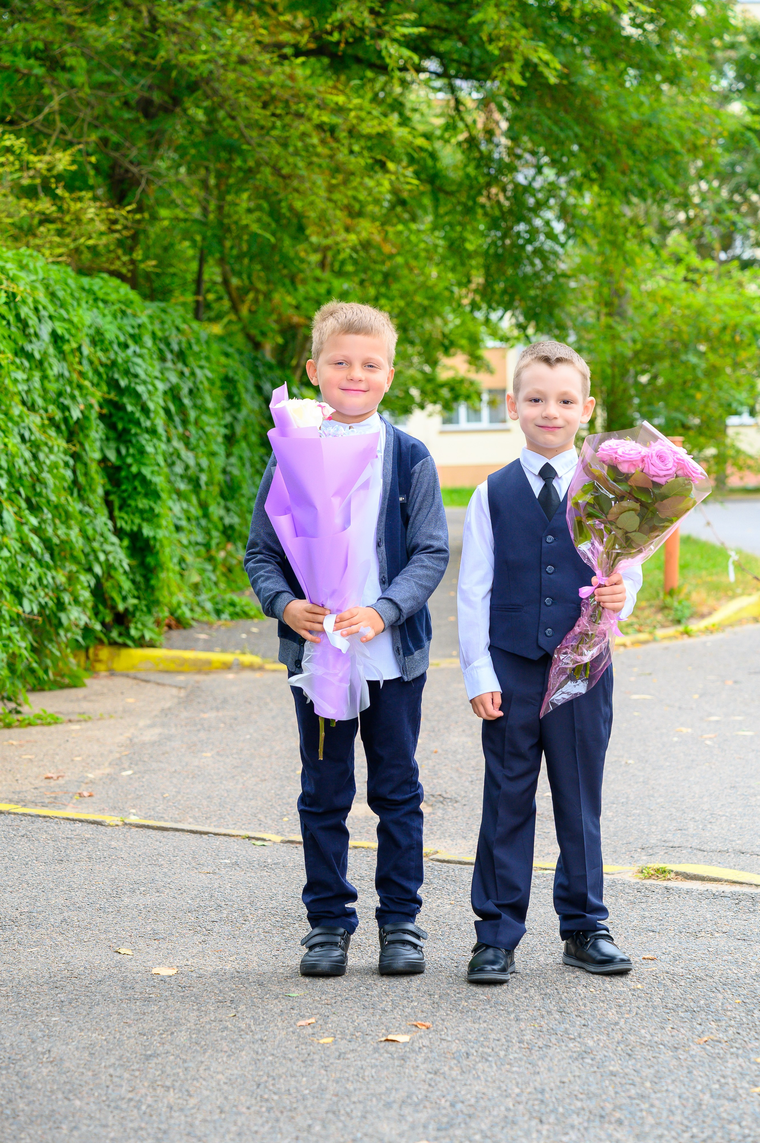 Вот звучит первый звонок, перед этим долгое приготовление к новому этапу в жизни, Яромир идет в школу. Фотоуслуги, услуги фотографа, фотографирование важных событий