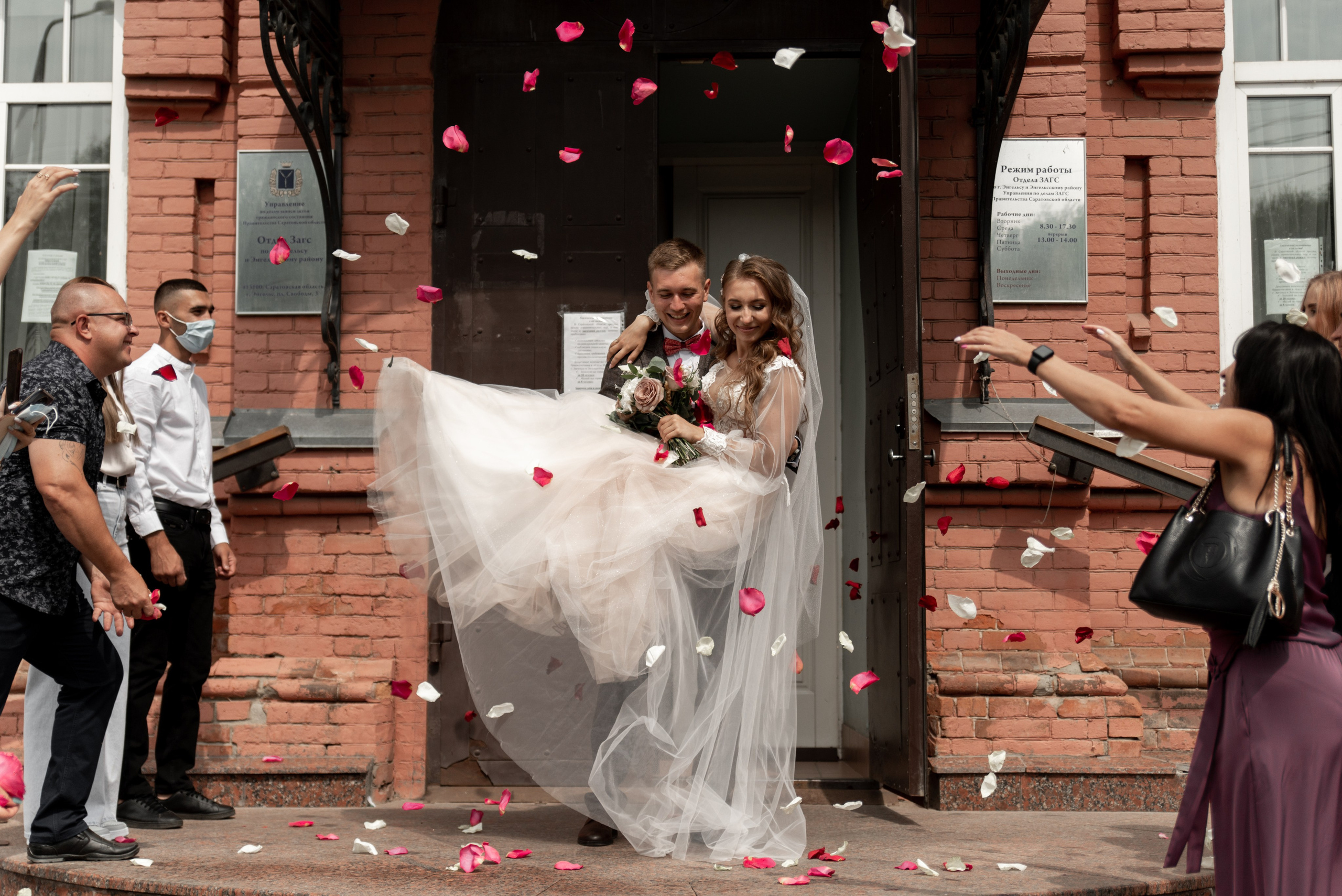 Юлия и Артем. Меня зовут Александр Литвинчук и я свадебный фотограф в Саратове