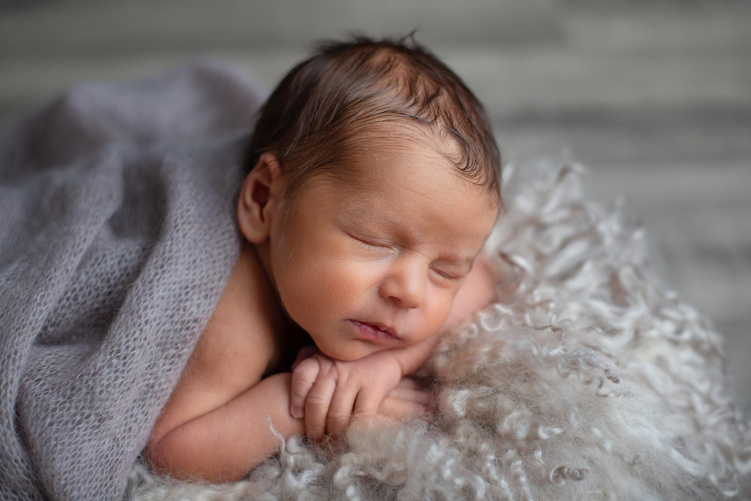 Фотограф новорожденных в городе Екатеринбург, Дегтярск, Ревда newborn. Фотограф новорожденных в Екатеринбурге Анастасия Карманова