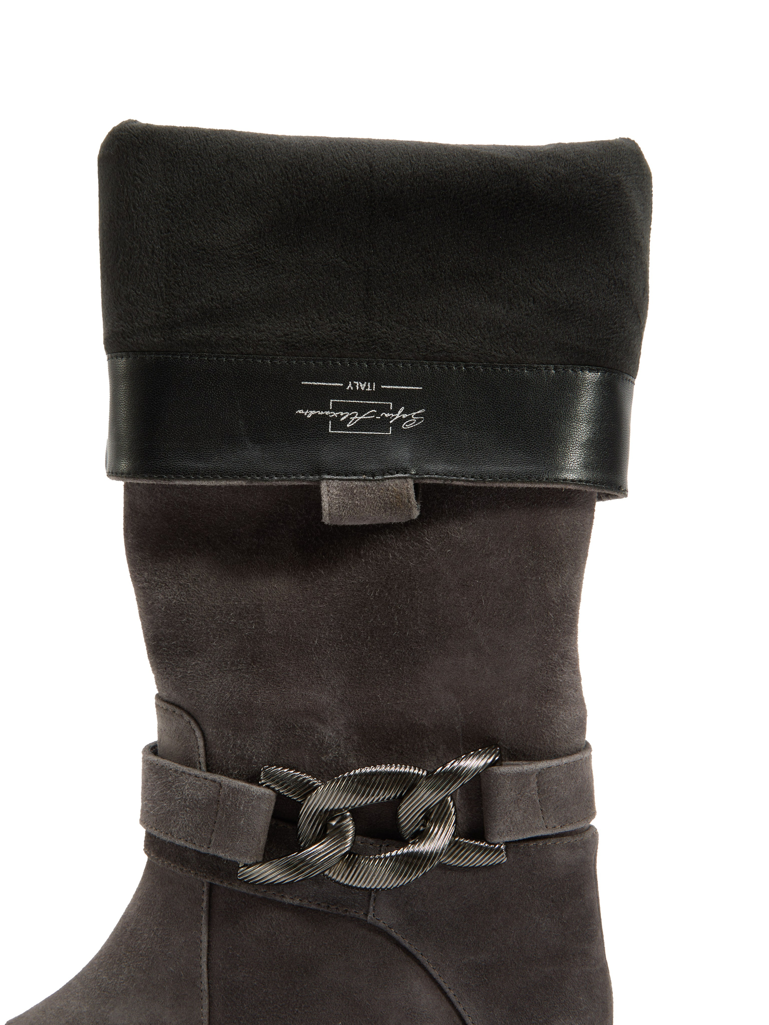 Каталожная фотография обуви. Фотограф в Москве Егор Гончаров