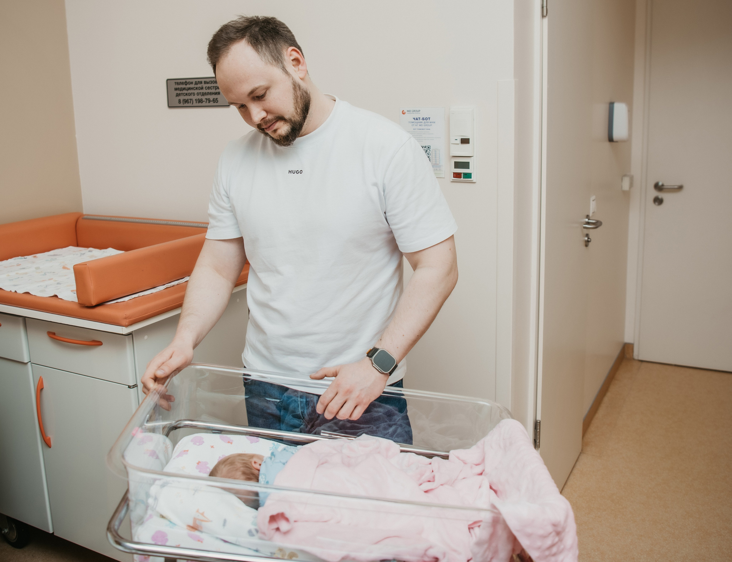 Выписка малышки. Мать и дитя на Севастопольском. Фотограф на выписку из роддома в Москве и МО