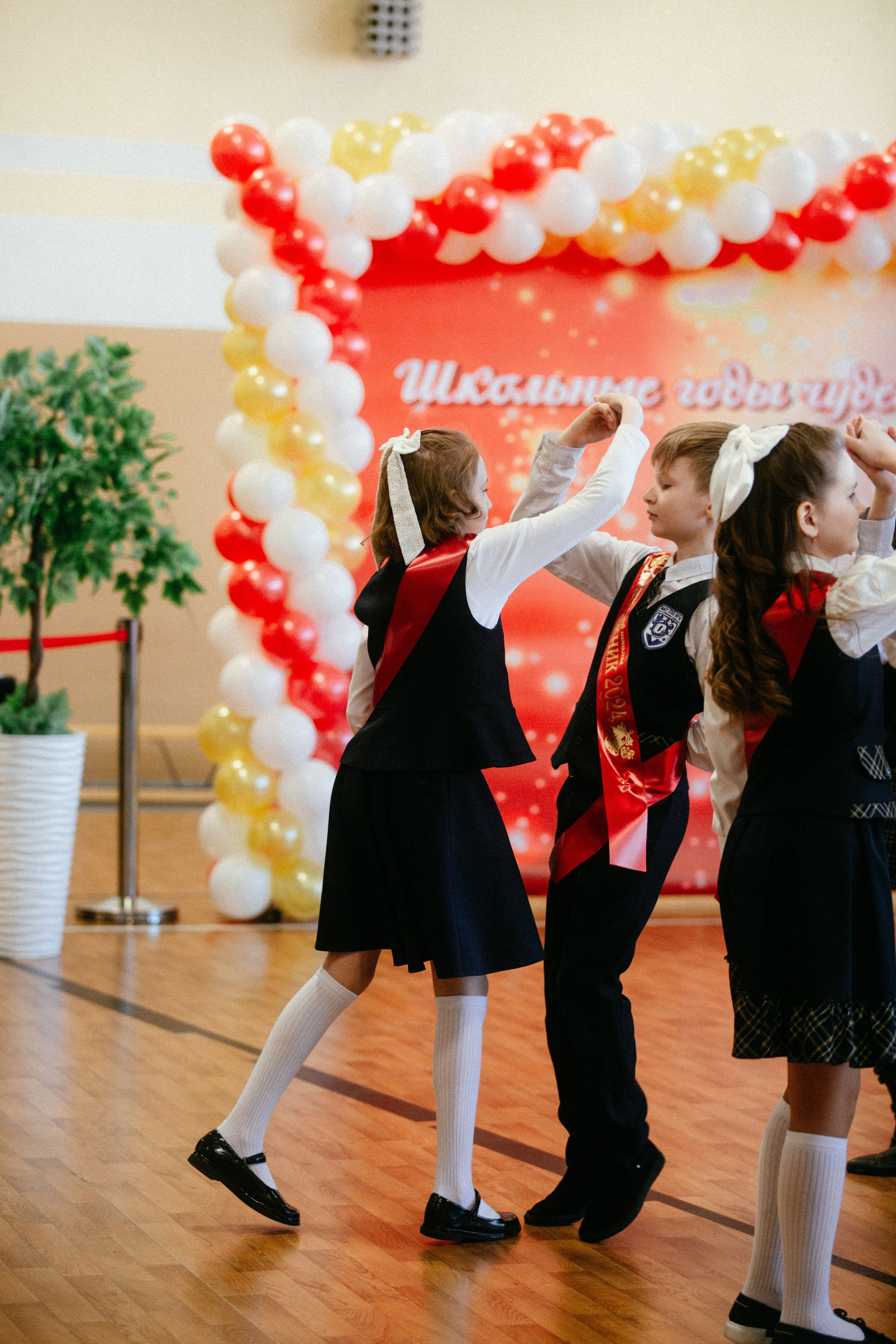 Выпускной в начальной школе. Арт-фотограф Крис Л. в Тобольске: портрет, семейные, свадьбы