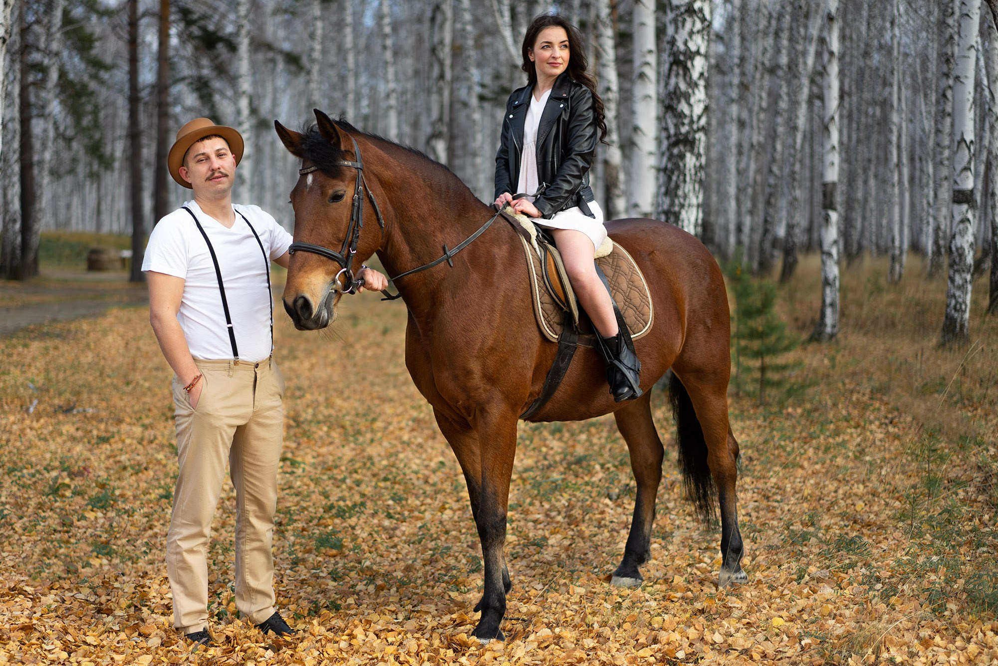 Фотосессия влюбленных в конюшне. Фотограф Екатеринбург Кокшарова Александра