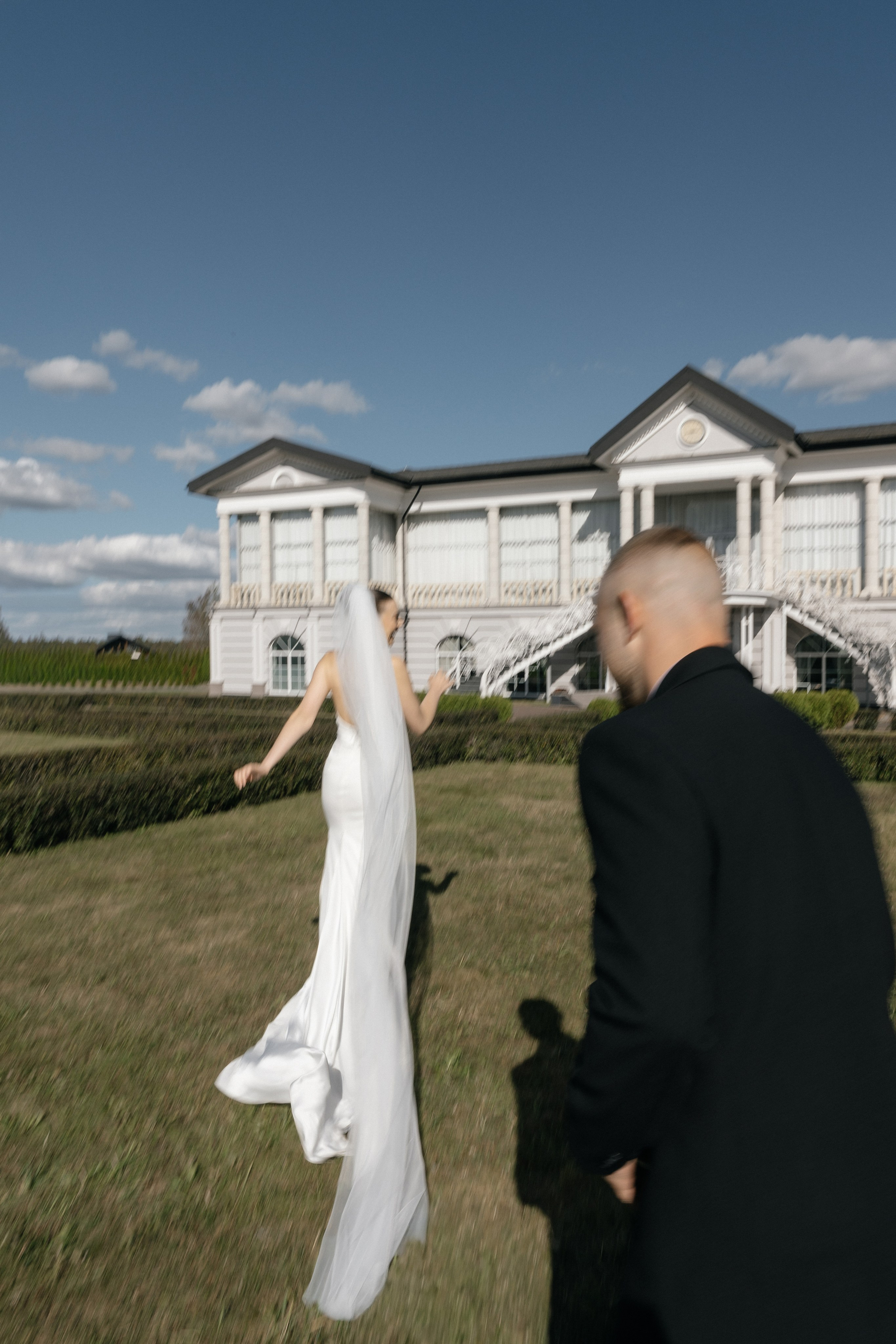 Wedding day in VERSAL PARK. Wedding PHOTOGRAPHER Andrew Vnukov