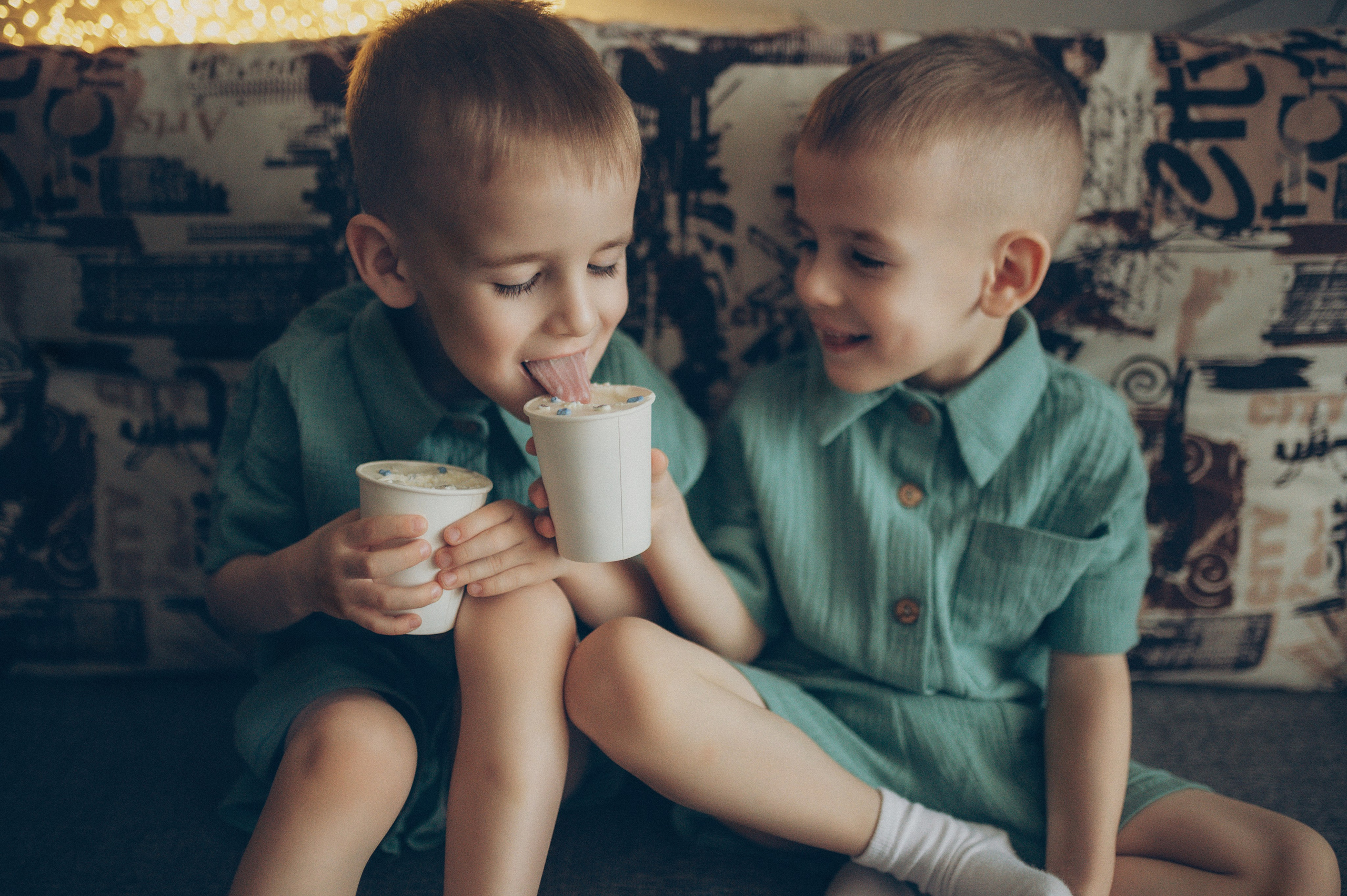 Миша и Тимофей (новогодняя домашняя). Фотограф, г. Лесной Свердловской области