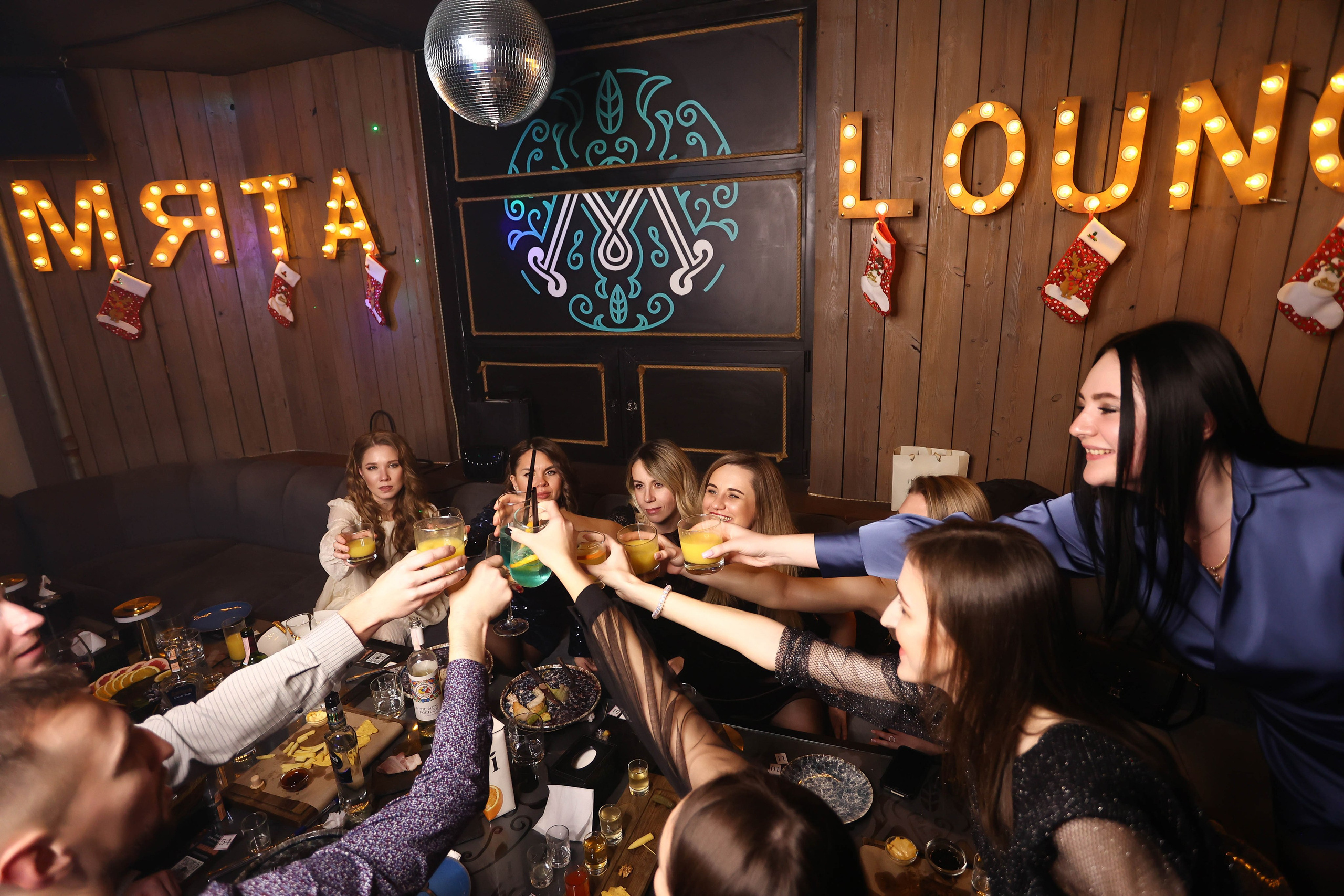 16/12/23 Новогоднее караоке в Мята Спортивная. Мята Спортивная — Кальянная, караоке, бар в Минске