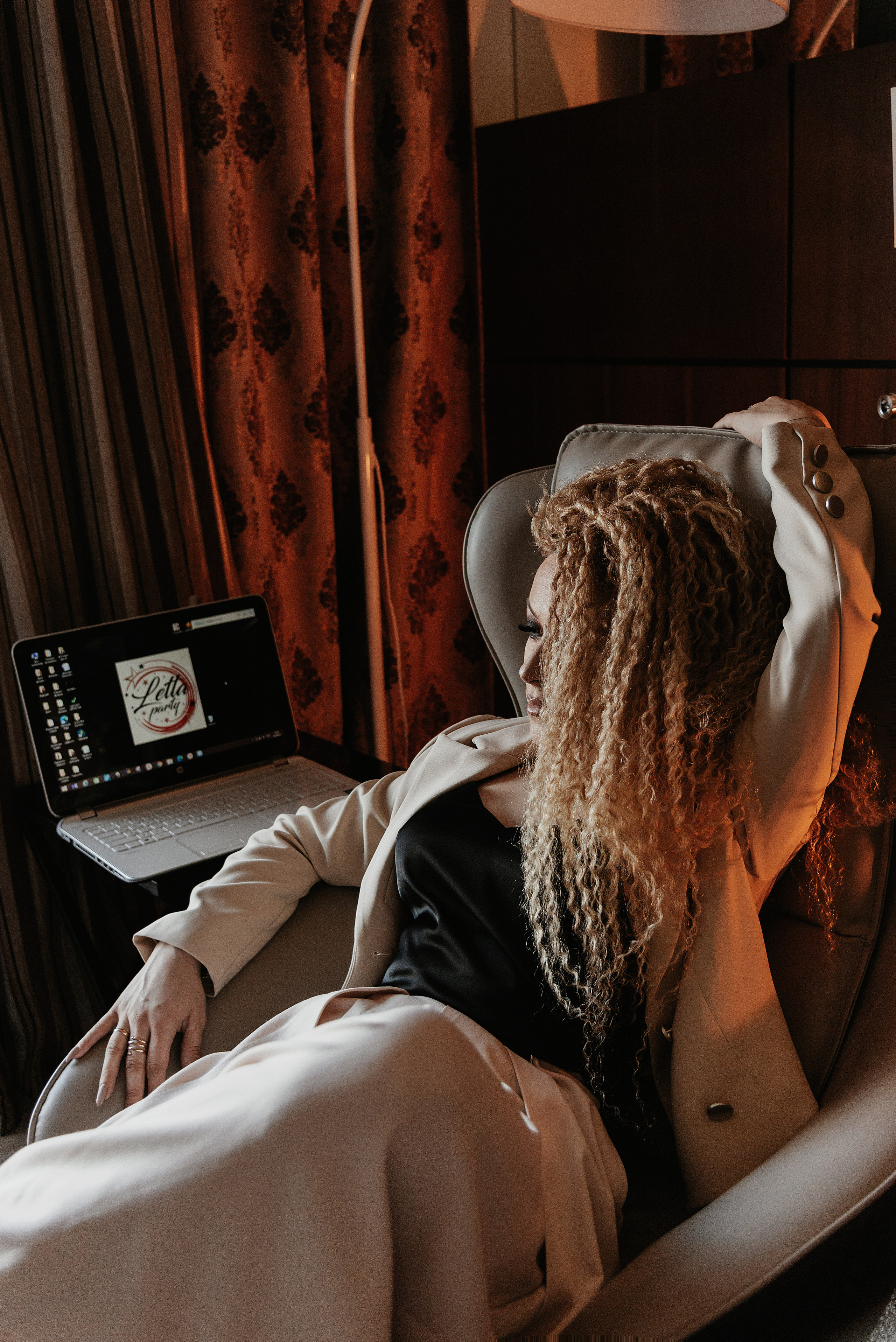 Виолетта. Контент-фотосессия для директора агентства праздников. Свадебный фотограф Караганда