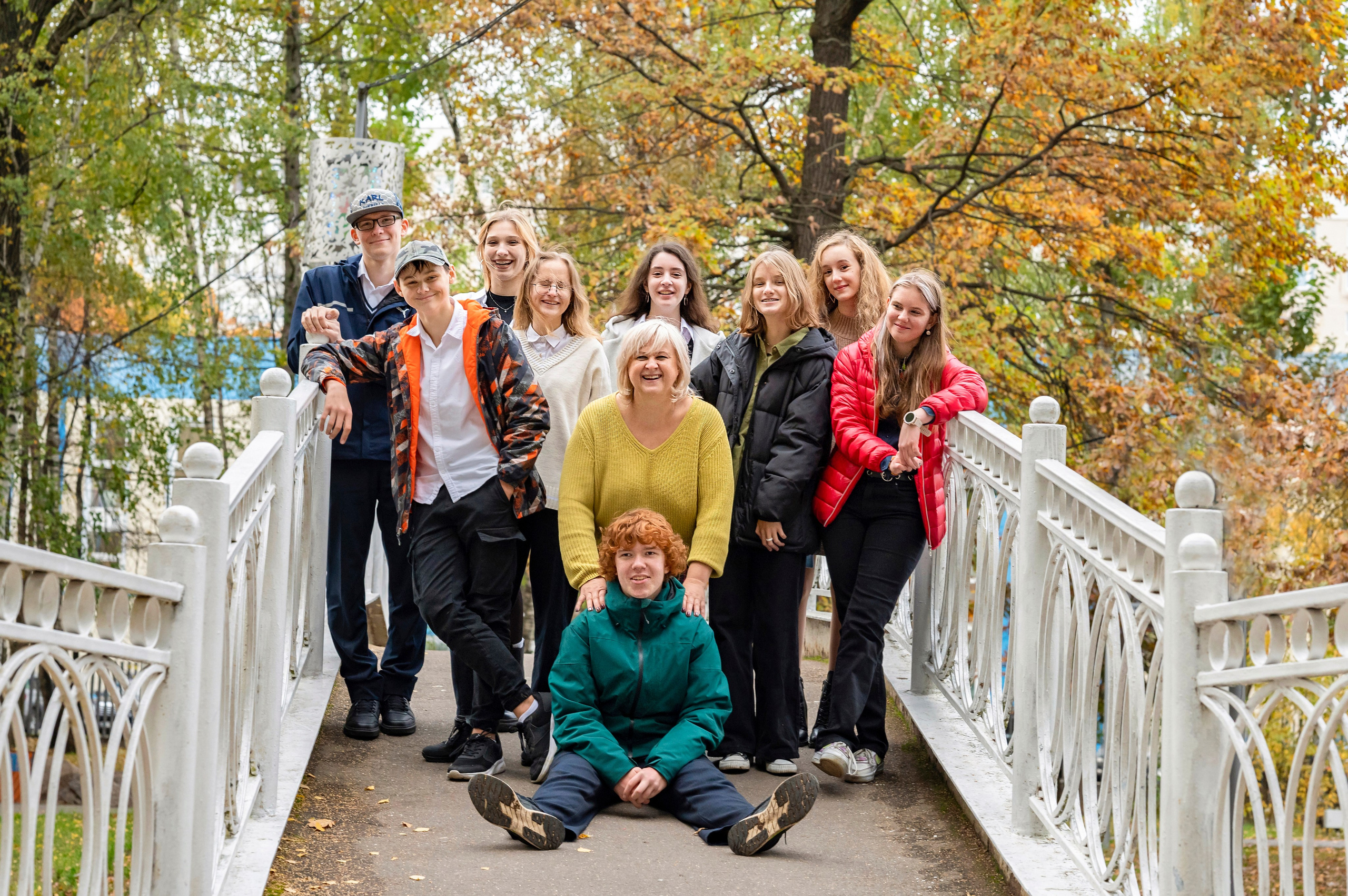 Осенняя фотосессия в парке 9-А класс Школа 953. Детский и семейный фотограф г. Москва Оксана Катаджи