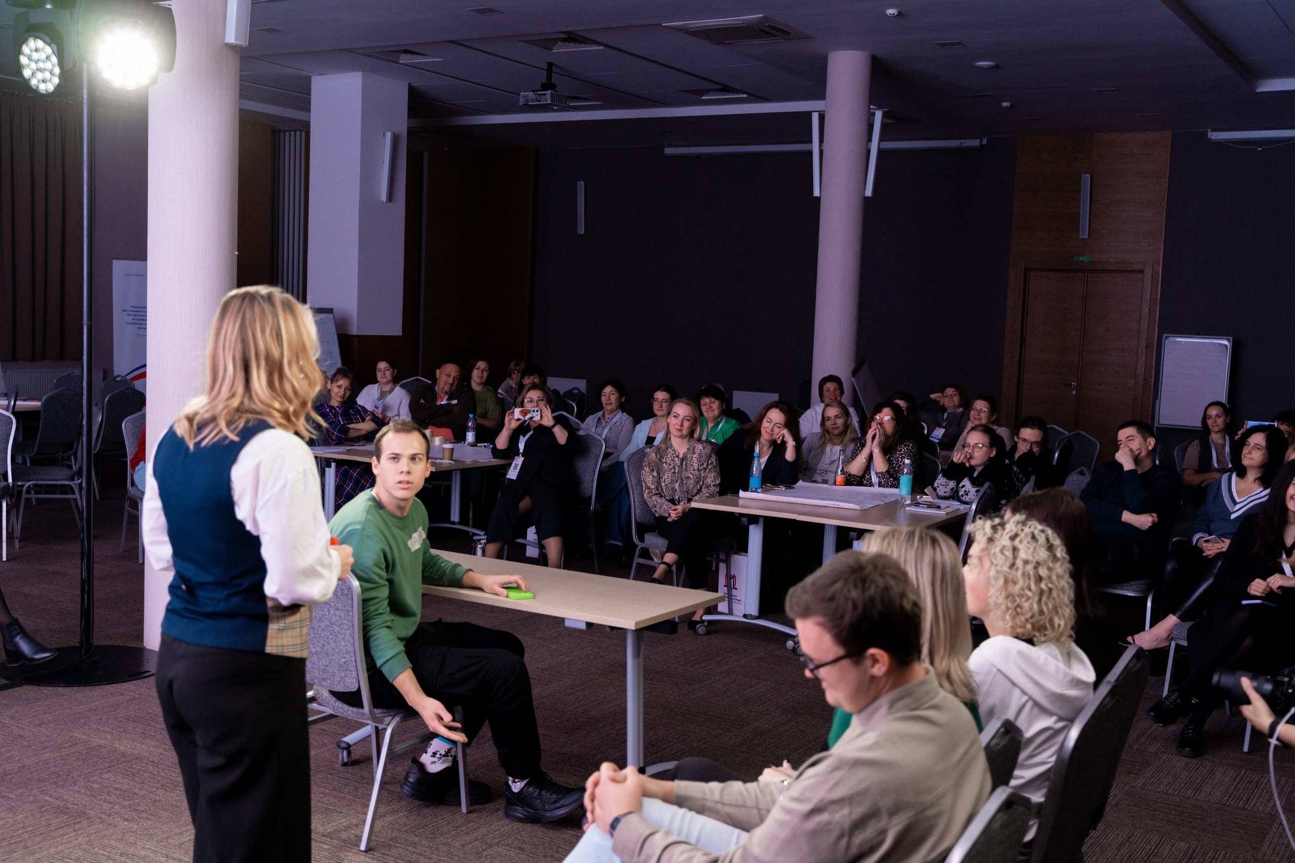 Окружной семинар в сфере профилактики от Росмолодежи в Амаксе 2024. Фотограф Надежда Погребняк | Рязань | Москва