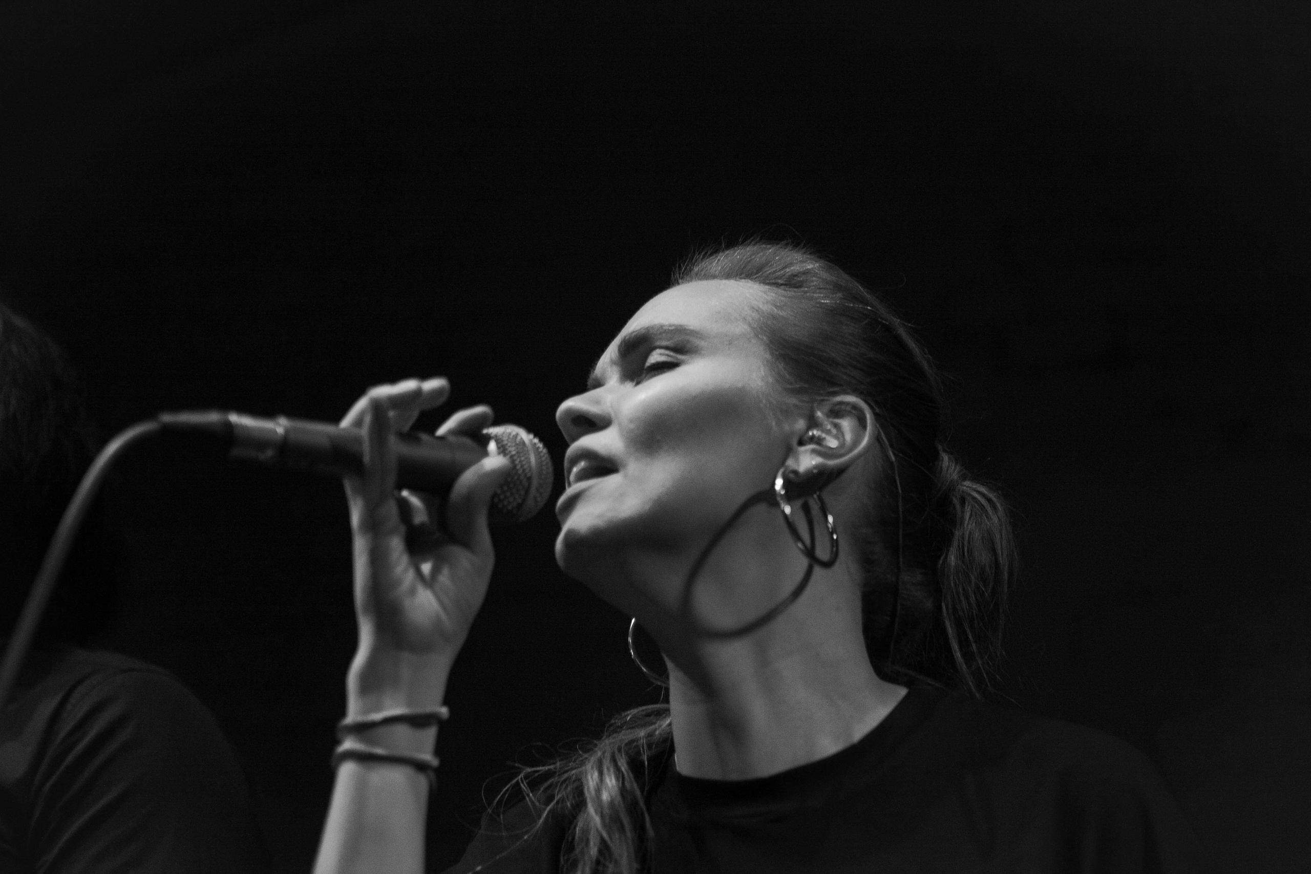 Саша Алмазова и Non Cadenza. Фотограф для музыкантов, фотограф на концерт, концертный фотограф, съемка концерта, бэкстейдж фотограф