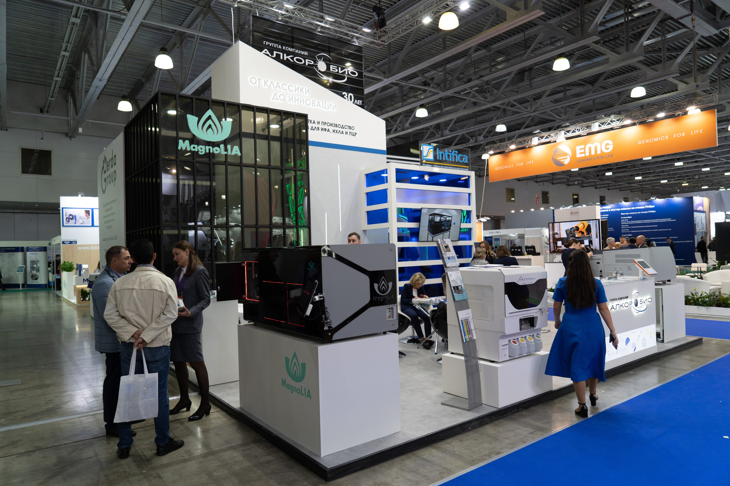 Выставочные стенды. Профессиональный портретный фотограф в Москве Владимир Глаголев