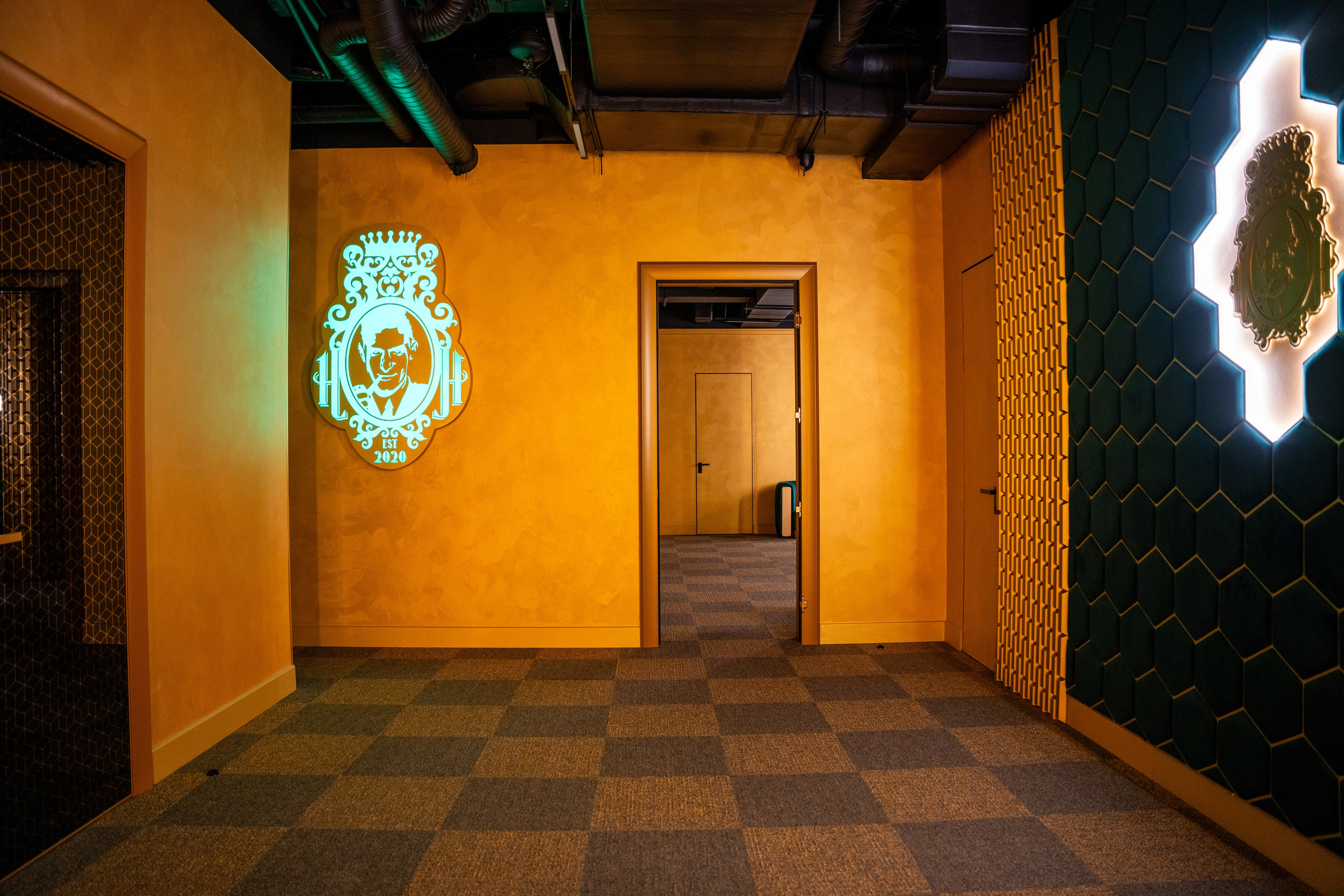 Фотосъемка интерьера стриптиз-клуба Hefner — элитный клуб Краснодара. Интерьерная фотосъемка клуба Hefner в Краснодаре — профессионально. Шедевры для Вас! Фотограф и Видеограф в Краснодаре Пахиев Руслан