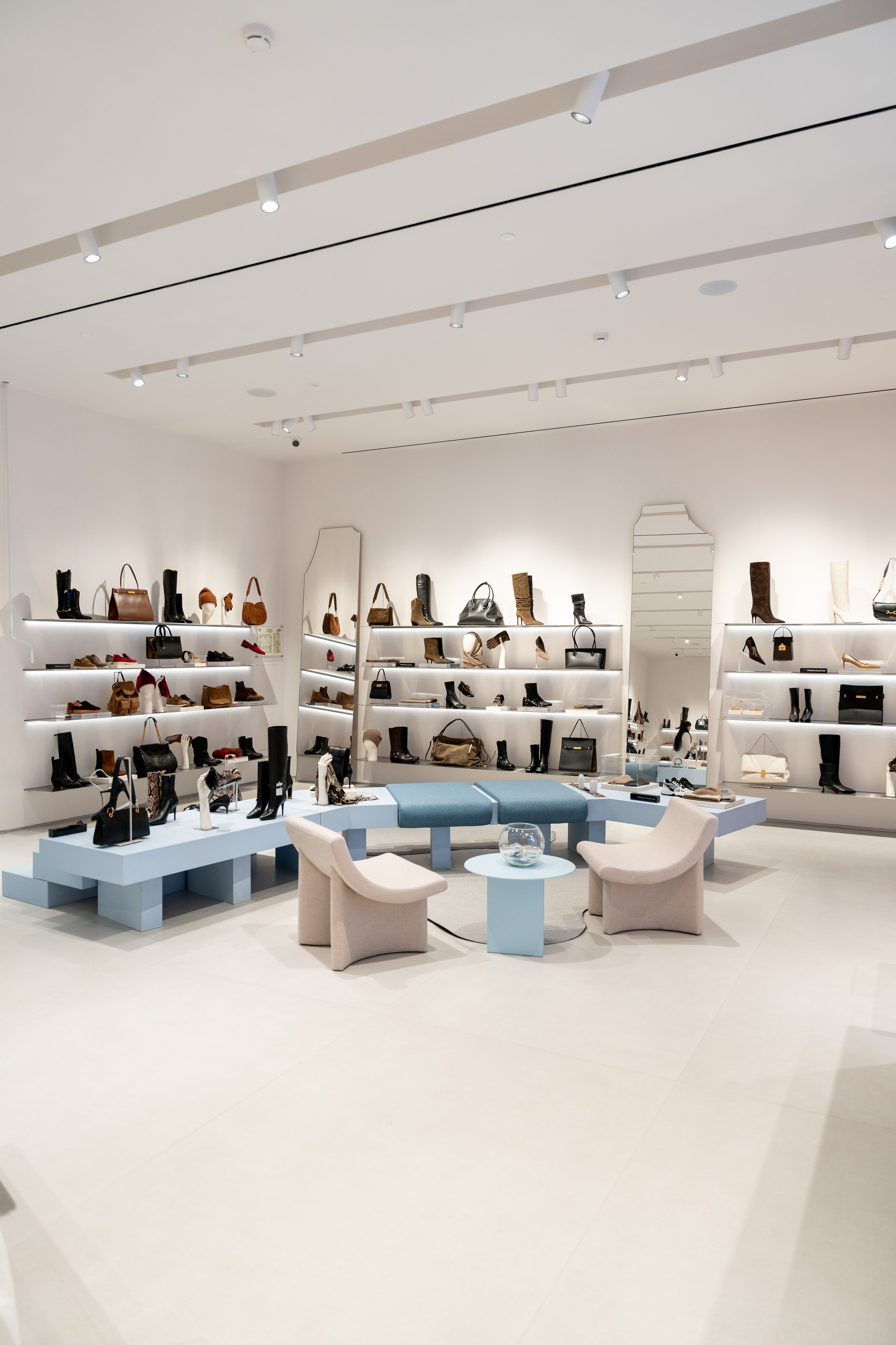 Интерьерная фотосъемка магазина Ekonika в Краснодаре — обувной бренд Профессиональная фотосъемка Ekonika — фирменный магазин в Краснодаре. Шедевры для Вас! Фотограф и Видеограф в Краснодаре Пахиев Руслан