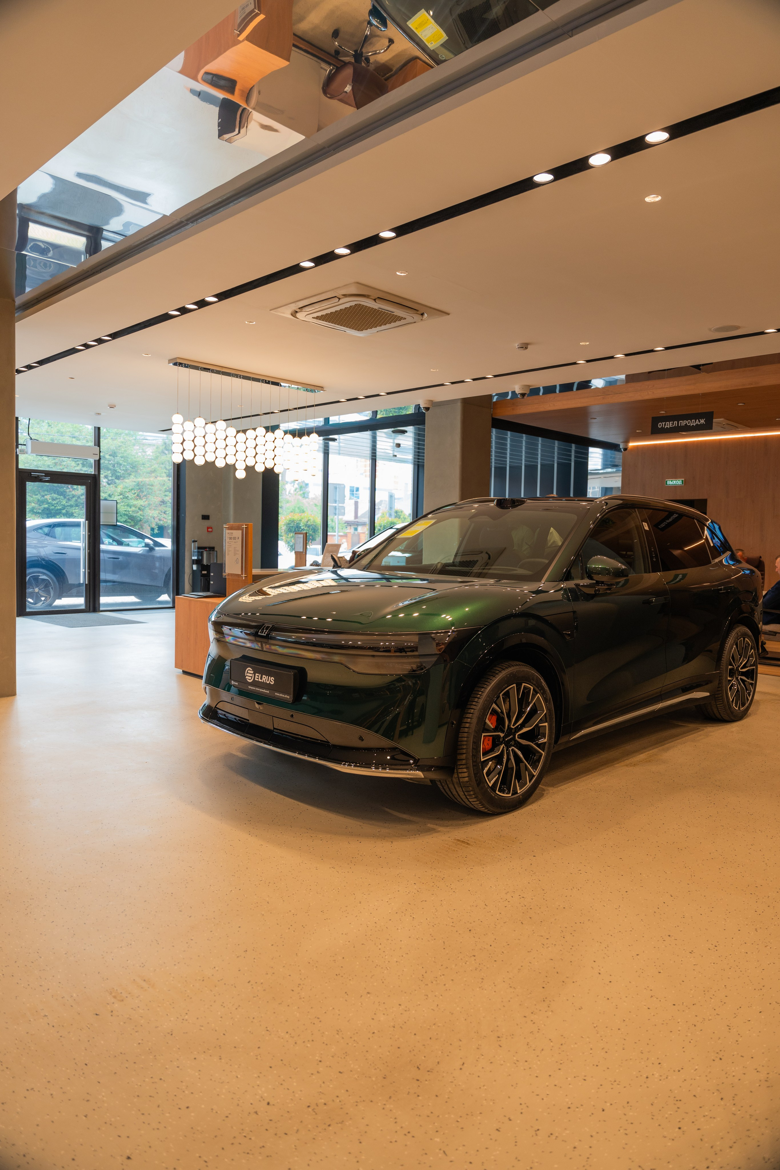 Интерьерная фотосъемка автосалона Elrus в Краснодаре. Zeekr, LiXiang Профессиональная фотосъемка интерьера премиум-автосалона в Краснодаре. Шедевры для Вас! Фотограф и Видеограф в Краснодаре Пахиев Руслан
