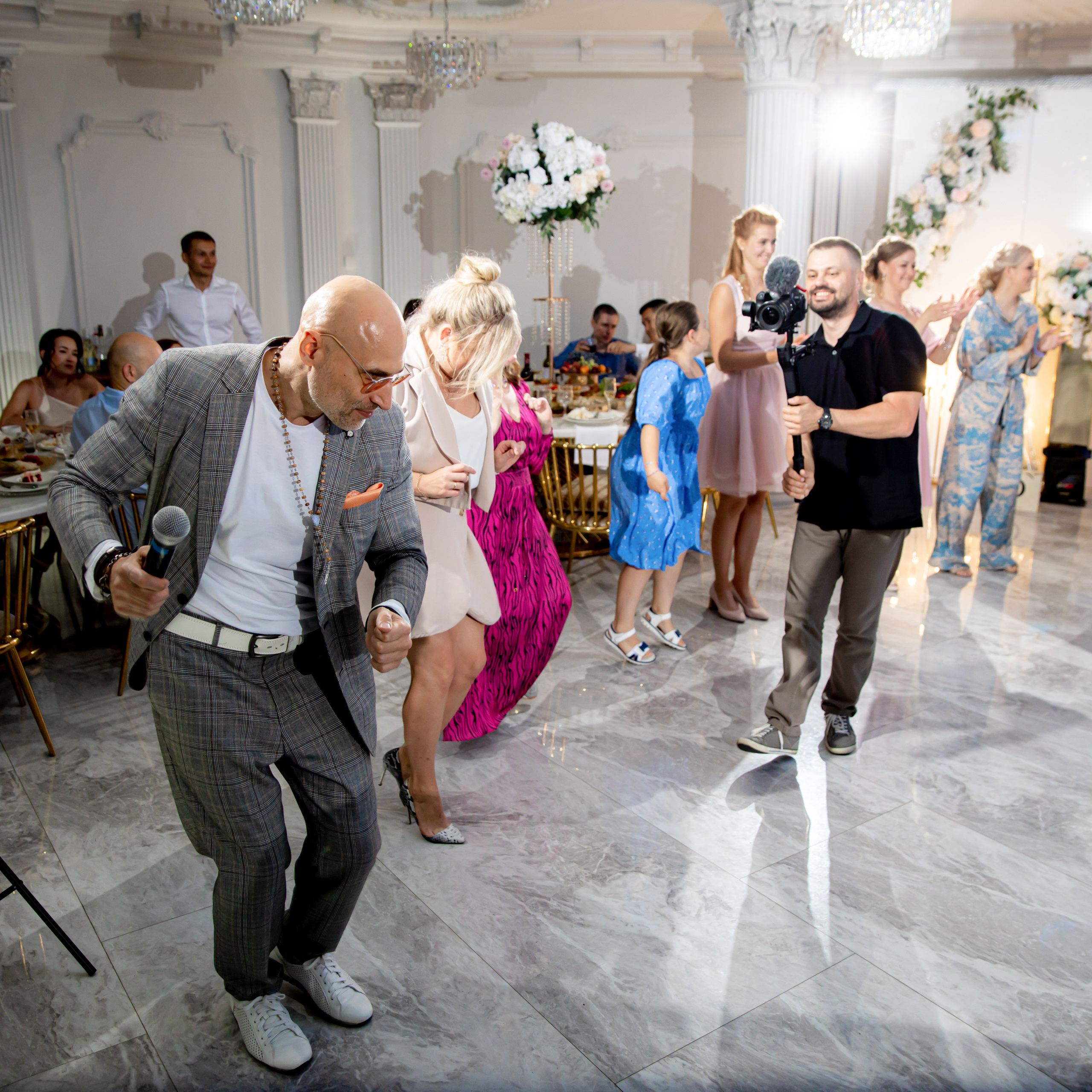 Ведущий на праздник в Москве / Денис Аганин