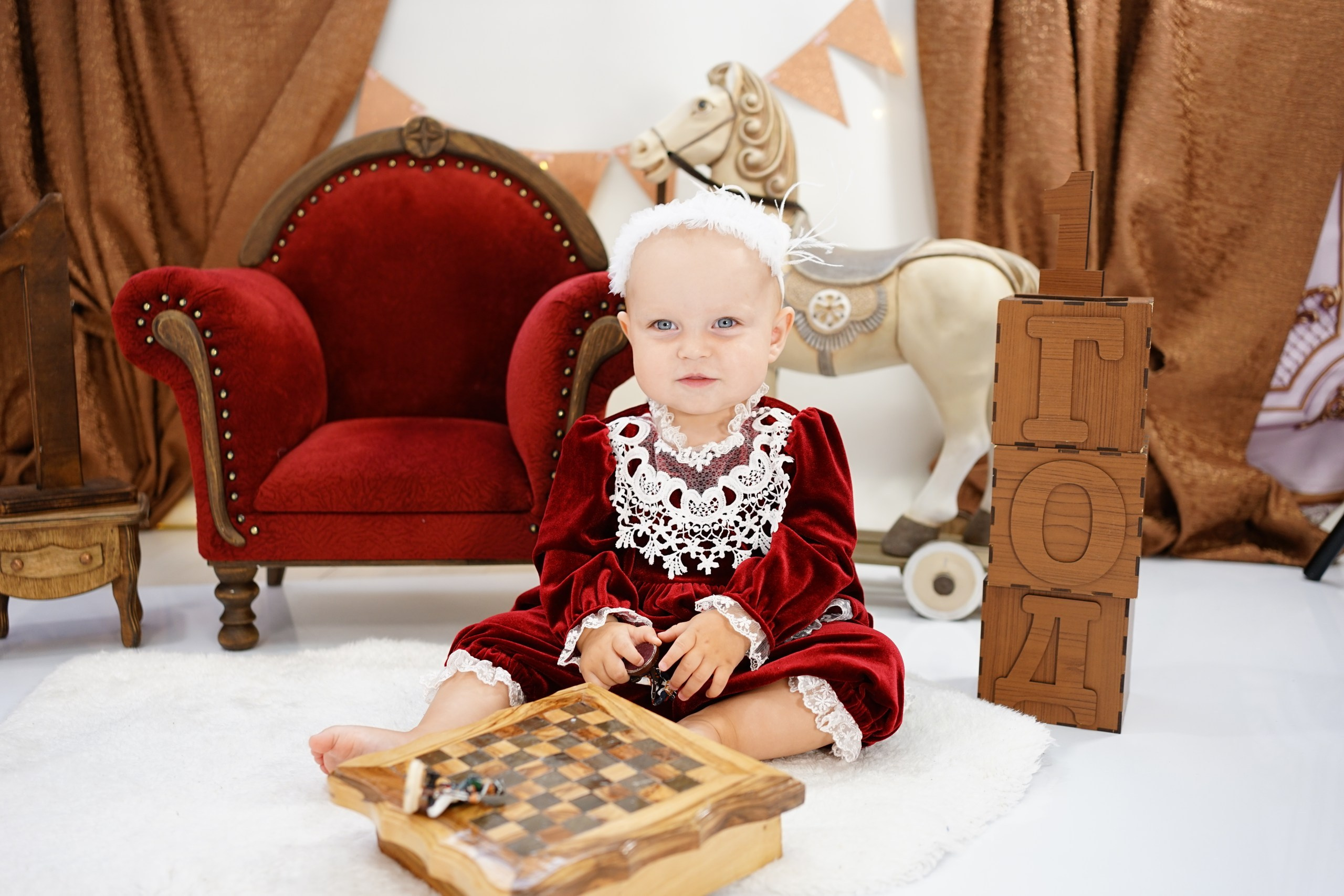 Бордовая зона. Детская Фотостудия ГОДОВАСИКИ в Санкт-Петербурге фотосесия на годик