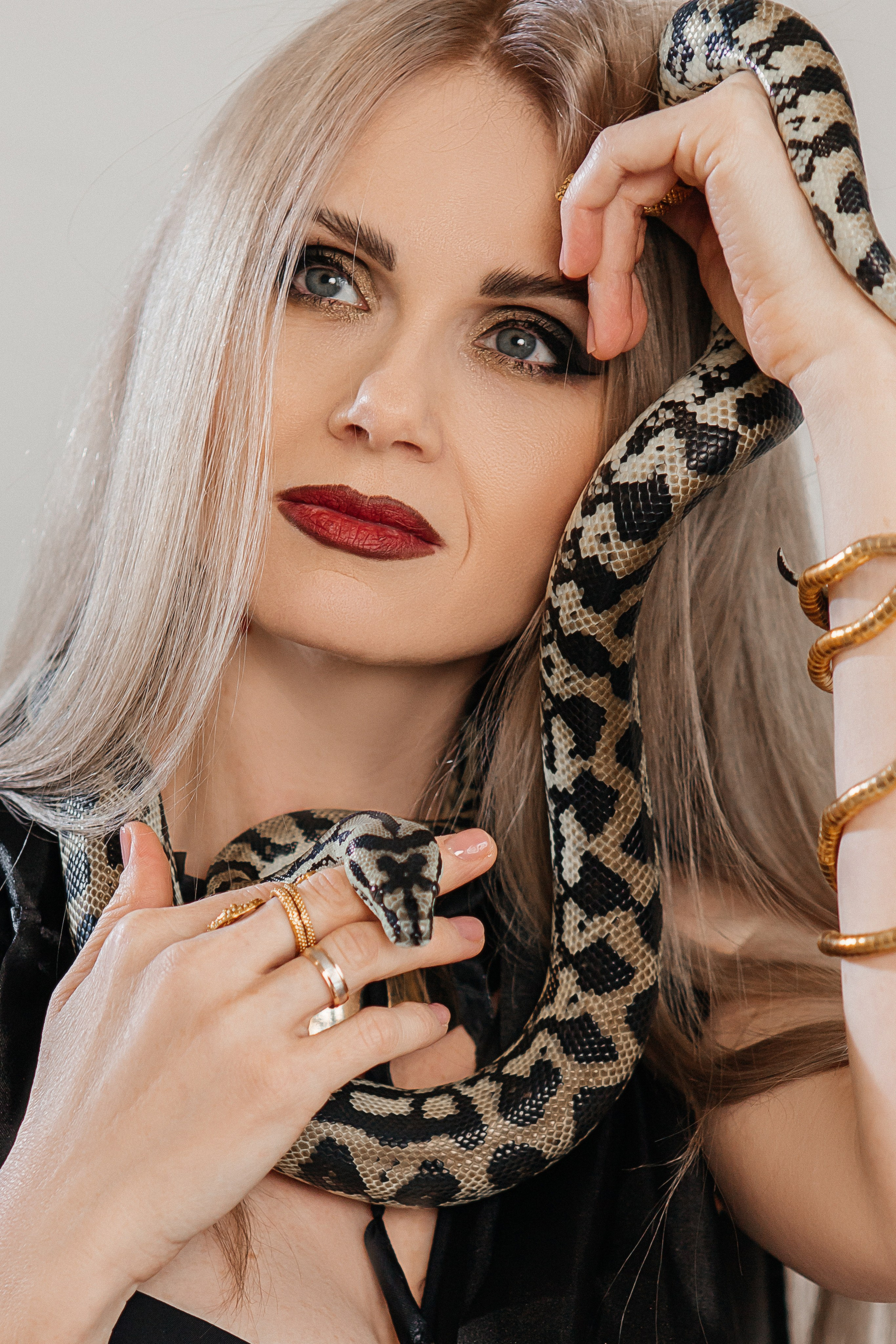 Женский портрет. Фотограф в Иркутске Анастасия Кись. Студийная фотосессия беременности в тканях Иркутск. Семейная фотосессия, ПОРТРЕТ «ПОКОЛЕНИЕ»