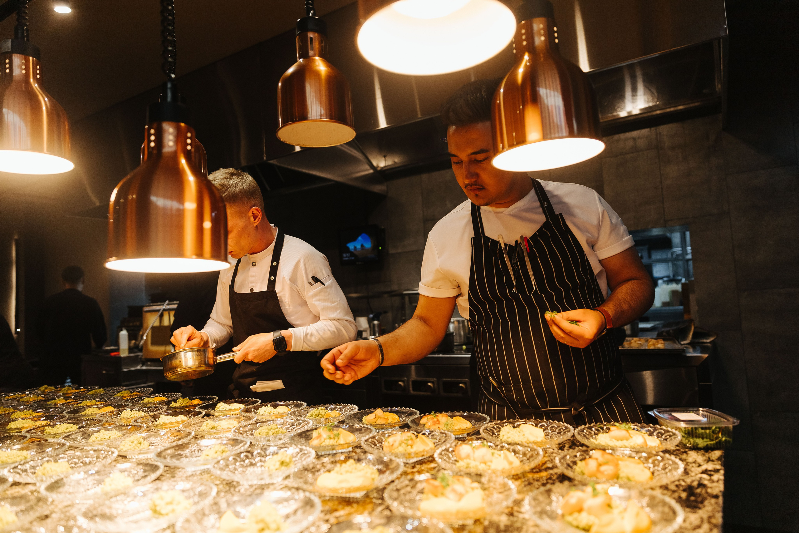 Презентация открытия магазина женской одежды GLVR в ресторане Fresco. Фотограф в Красноярске Надежда Воскресенская