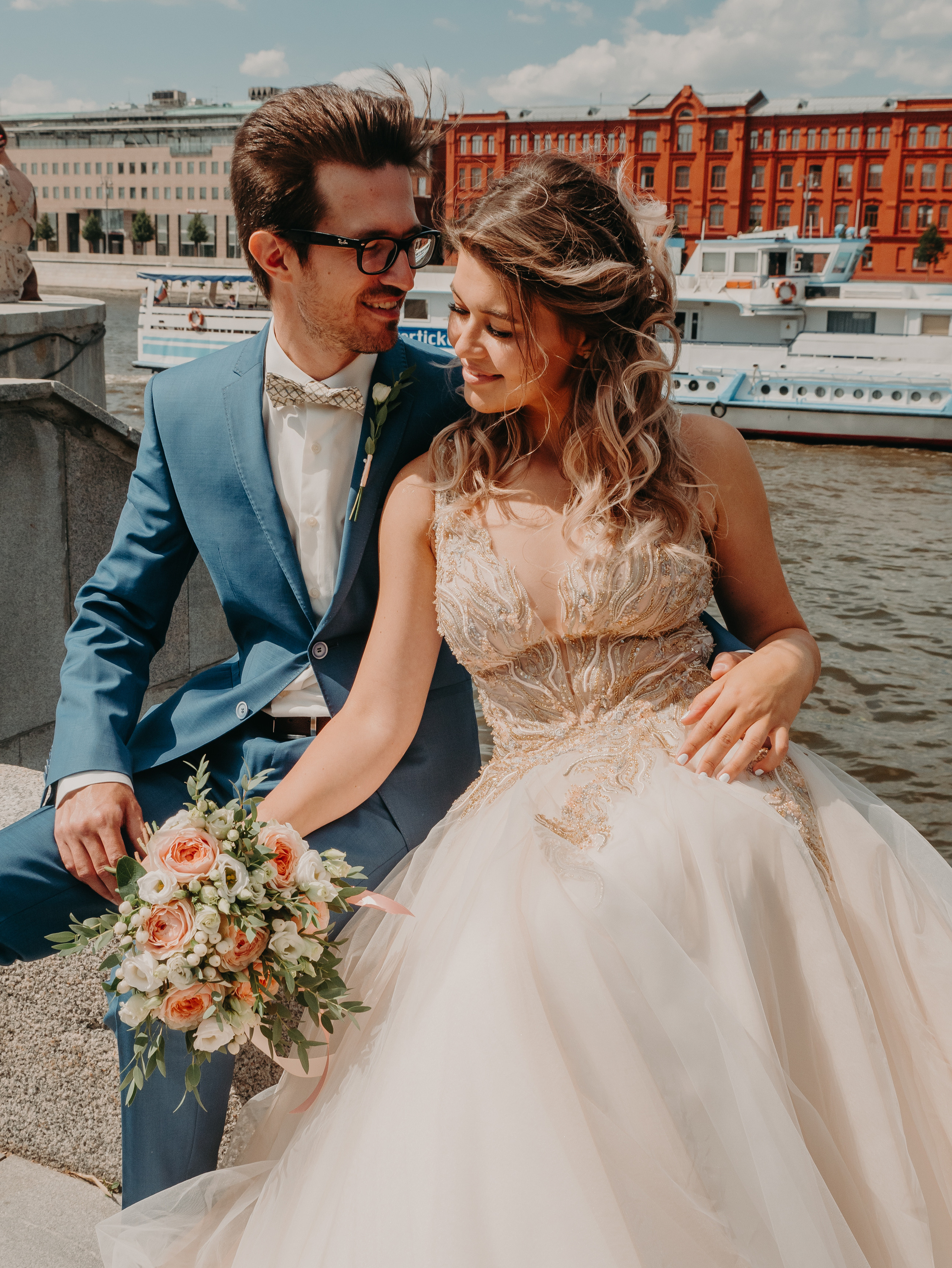 Свадебная съемка на набережной в Москве