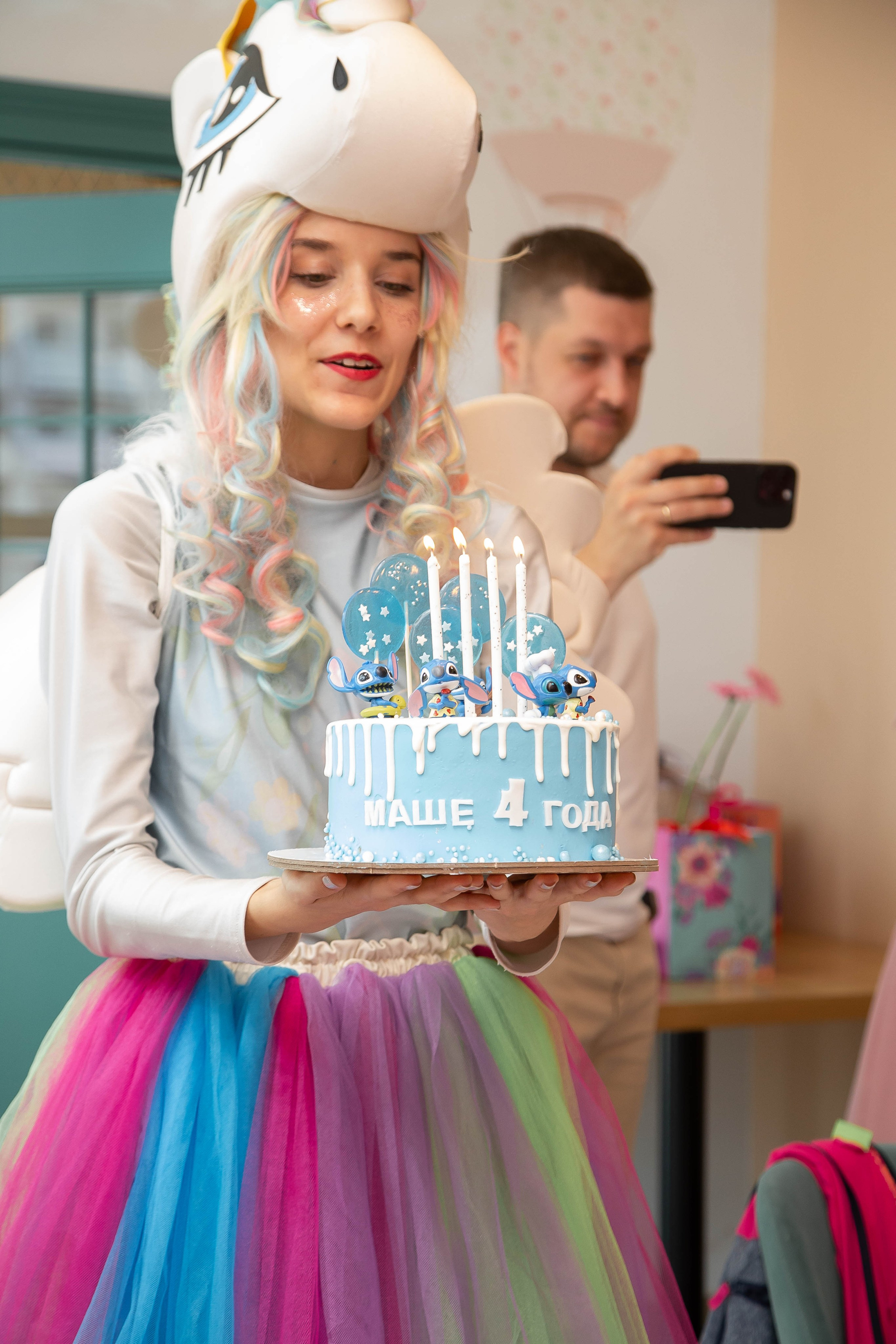 Репортажная съемка дня рождения сестер — живые эмоции праздника в Москве. Фотограф Анна Татаурова | Авторская фотосъемка в Москве