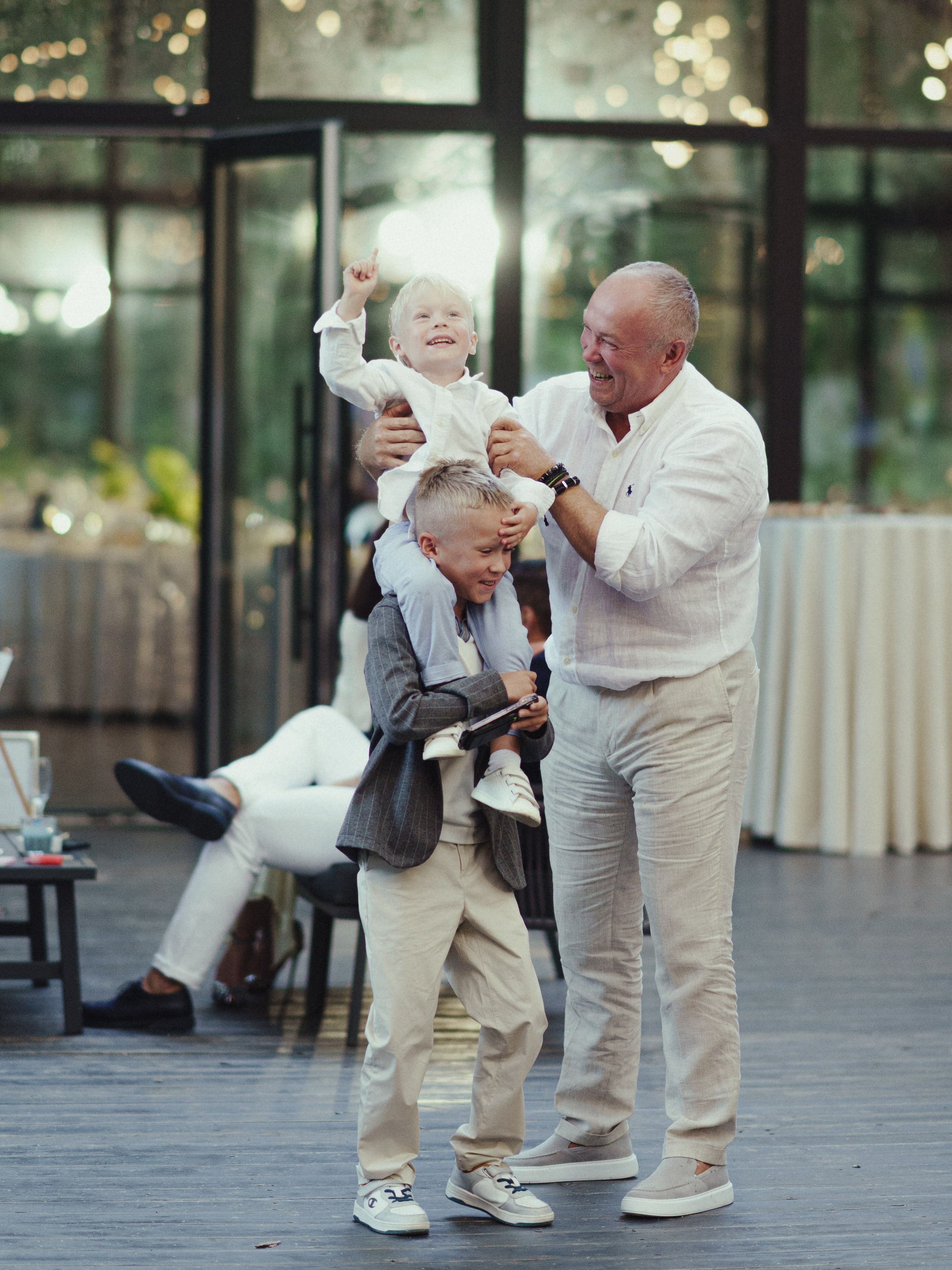 И даже птицы им пели песни. Свадебный фотограф Наташа Алешина