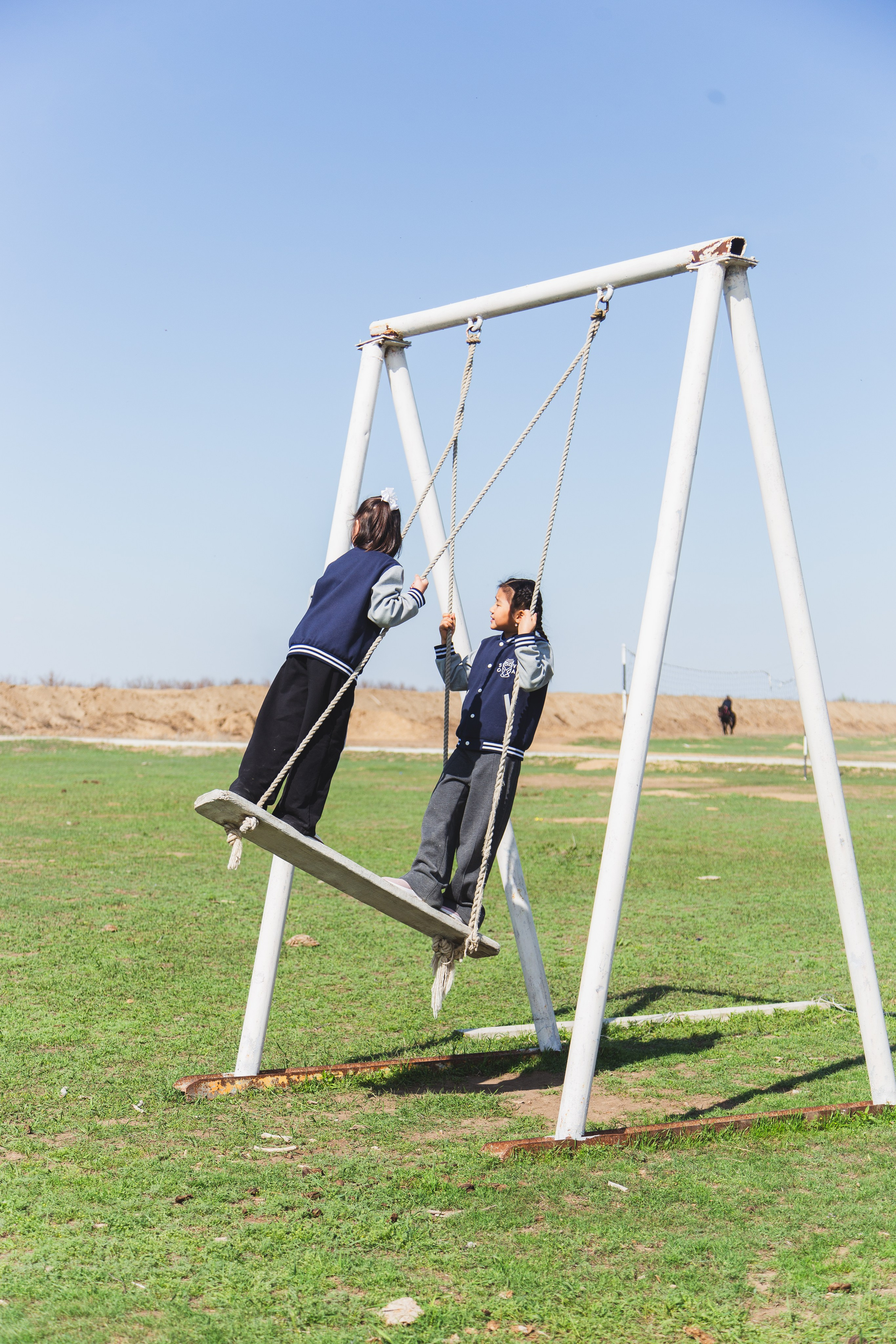Sova School Атырау. Рекламный и портретный фотограф в Алматы — Серекпаев Танирхан