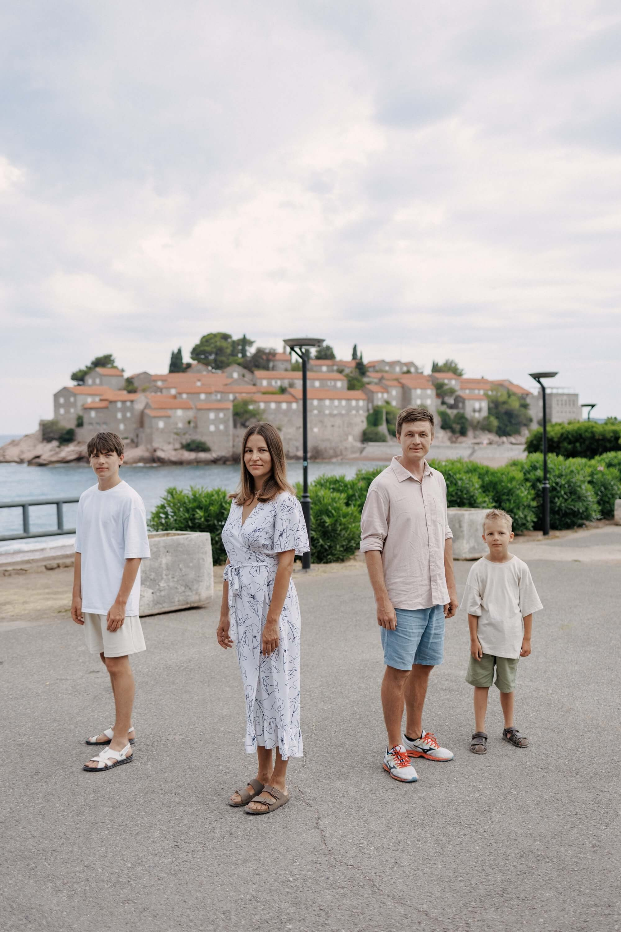 Семейный фотограф в Свети-Стефан Черногория. Федор Лемешко — Семейный и Свадебный Лайфстайл фотограф в Таиланде Дубае Грузии Армении