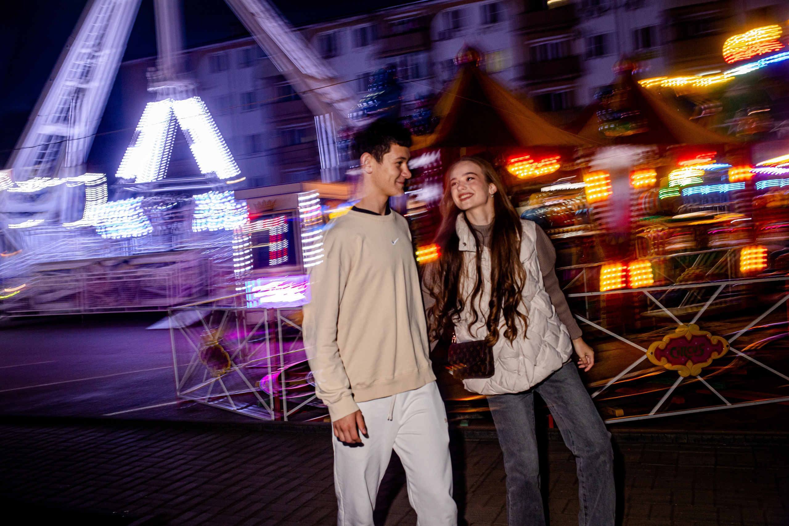 Любовь в парке аттракционов. Свадебный фотограф Кропоткин Краснодар