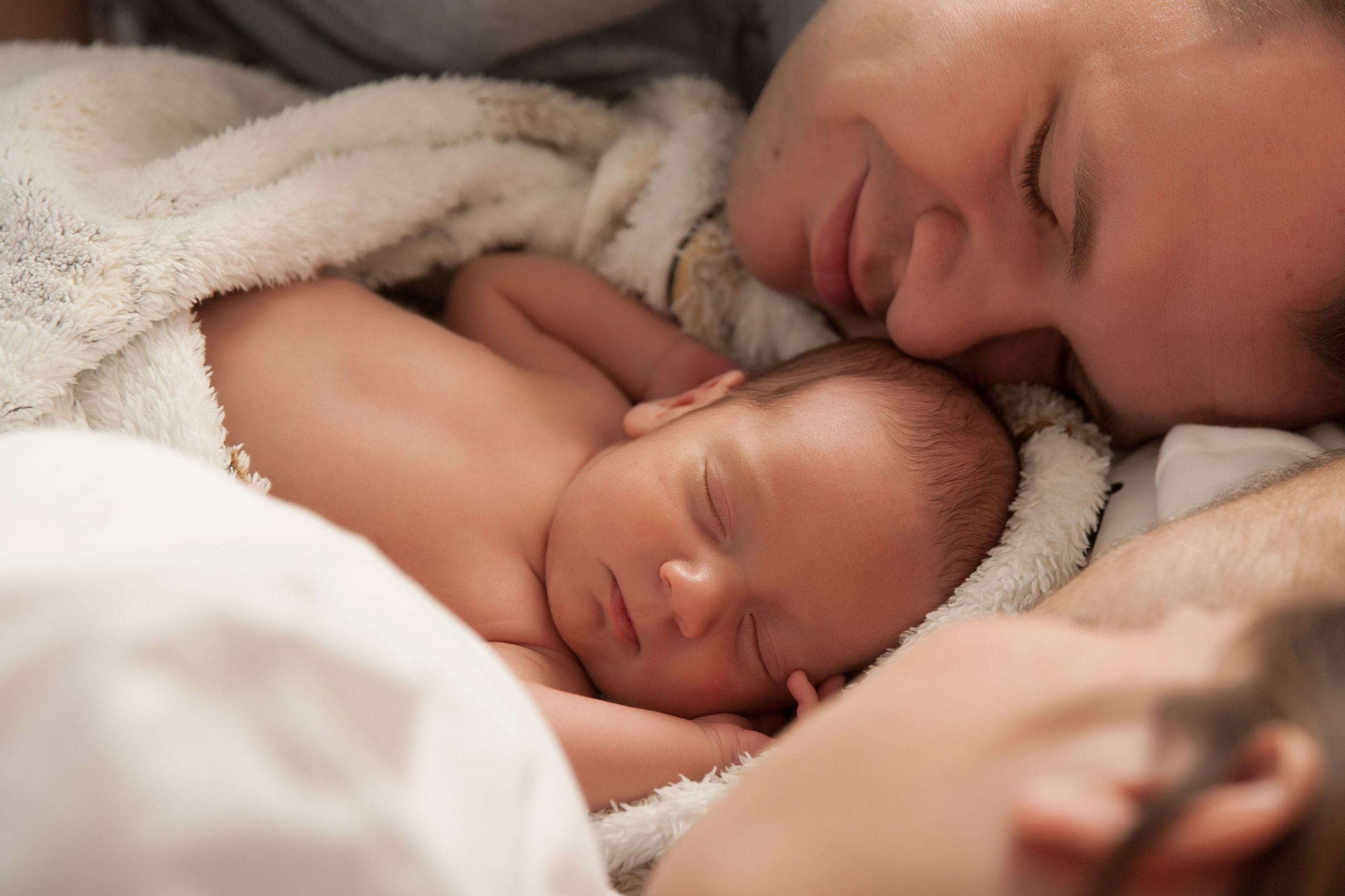 Newborn Алматы, фотосессия новорожденных и младенцев с родителями. Фотостудия Алматы. Семейная и детская фотостудия Family studio.Фотограф Алматы