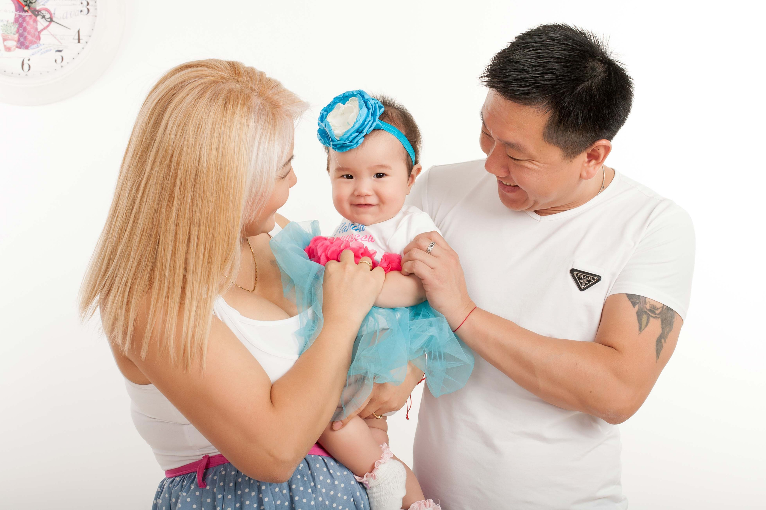 Семейная фотосессия в фотостудии Алматы. Фотостудия Алматы. Семейная и детская фотостудия Family studio.Фотограф Алматы