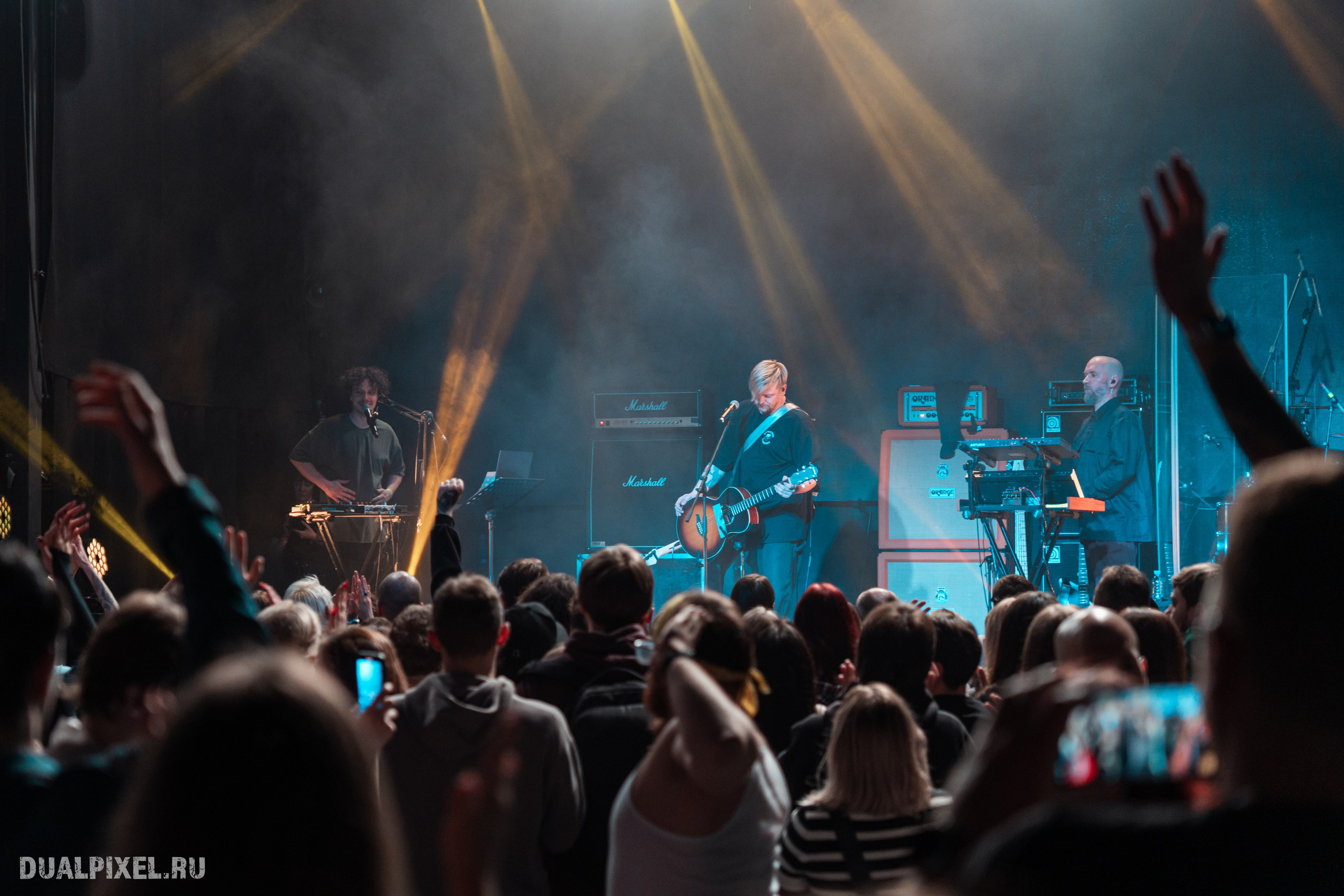 DenDerty концерт в Москве 30.03.2025. Магия музыки в кадре: Концертная Фотография