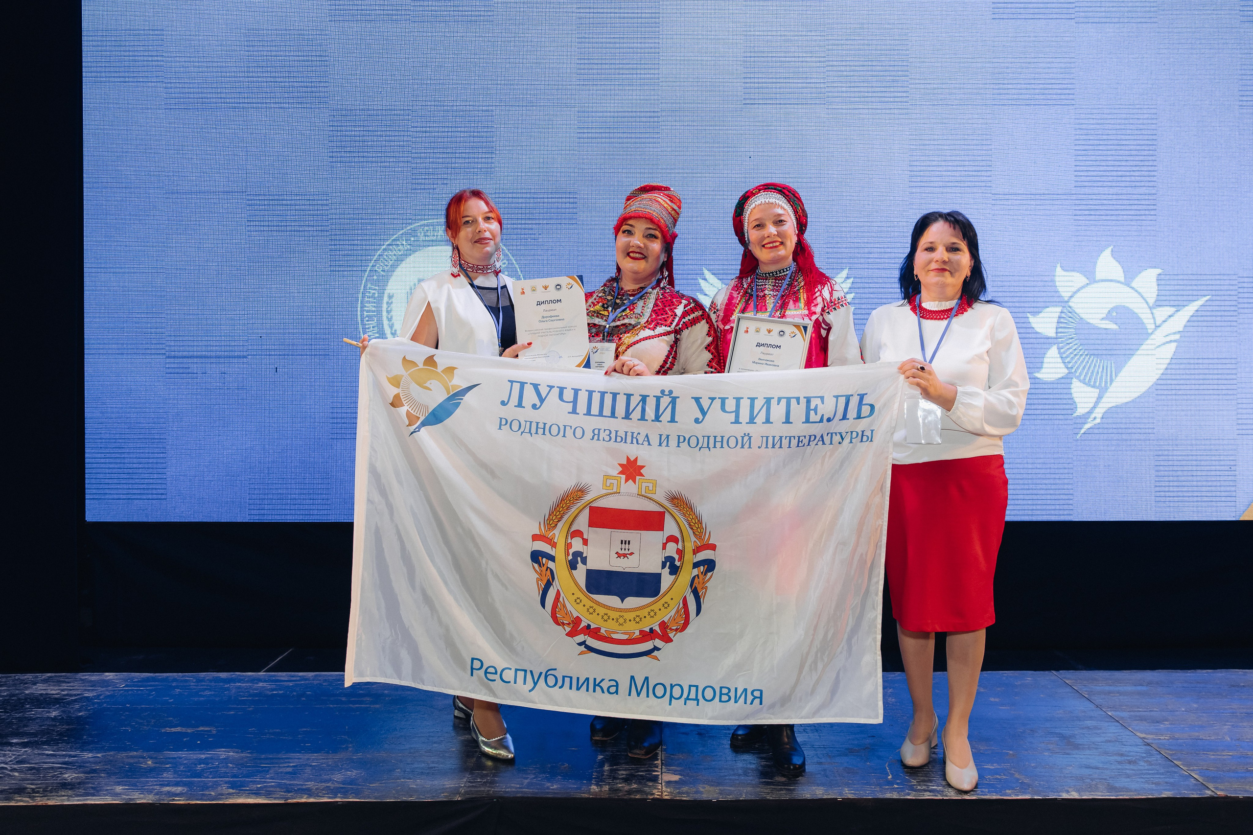 Лучший учитель родного языка и литературы 2025. Свадебный и семейный фотограф в Улан-Удэ