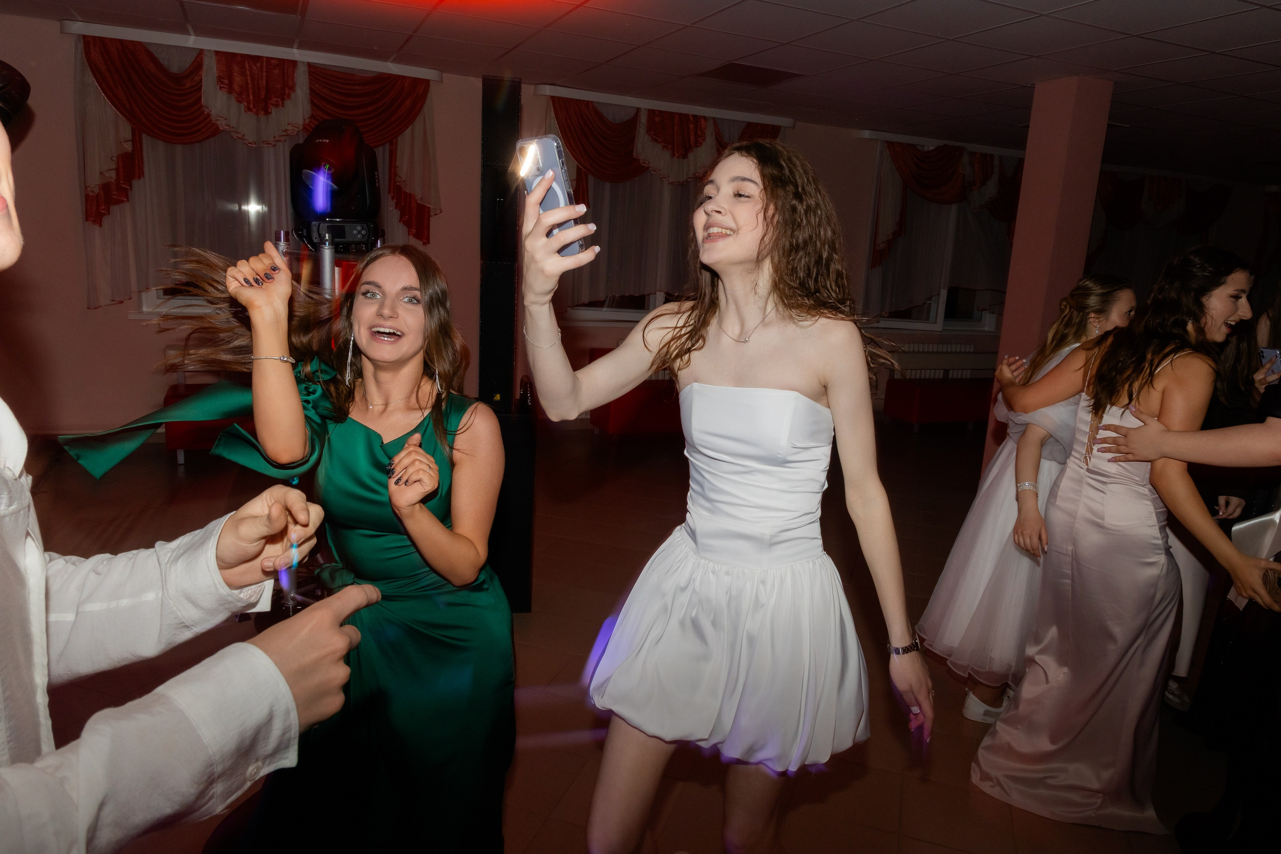 Школьный выпускной 2025 год в Минске, Беларуси. Свадебный фотограф в Минске/Беларуси Сергей Спиридонов