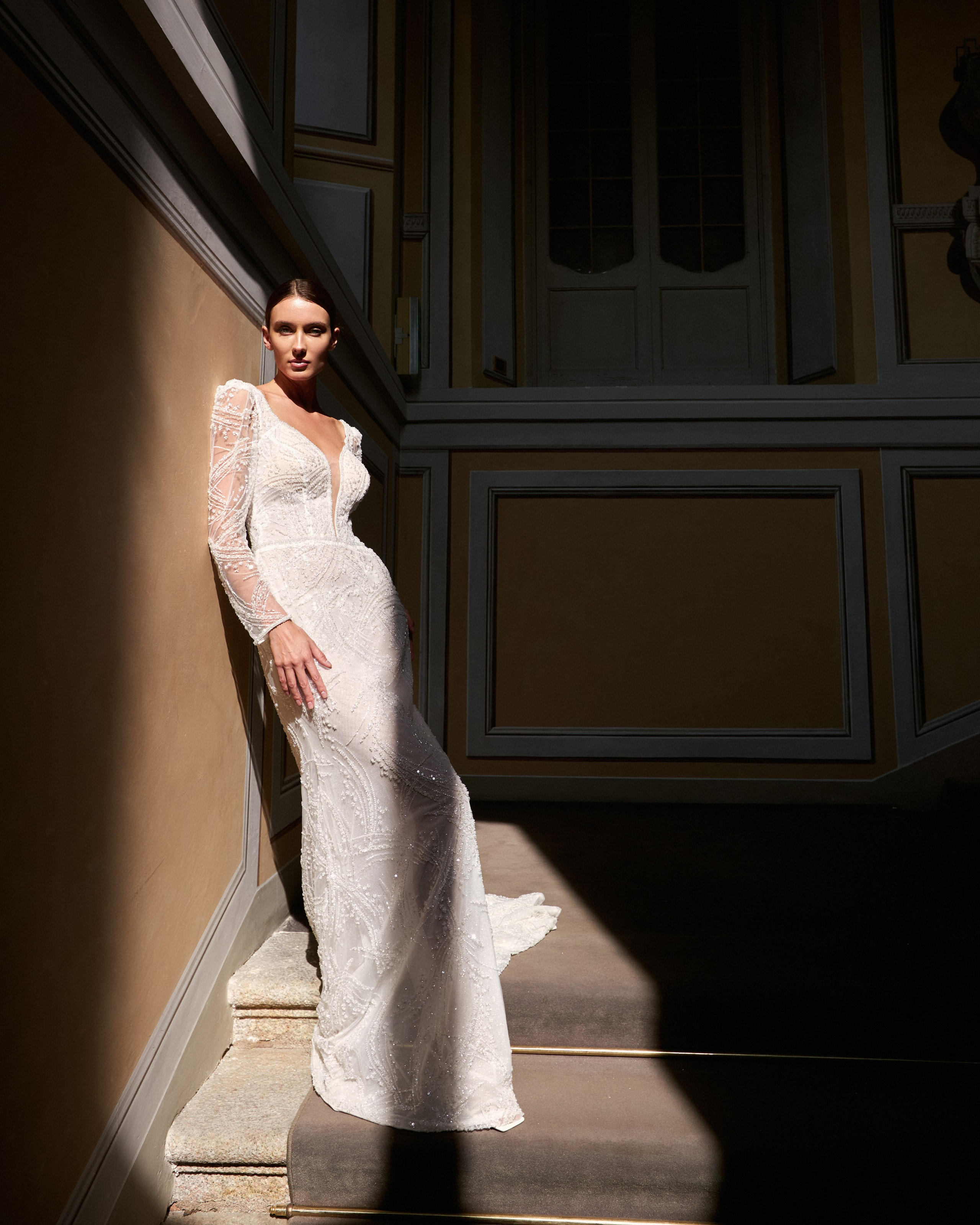 White Wedding Platform Runaway 2023 Milano. Photographer & Videographer in Barcelona
