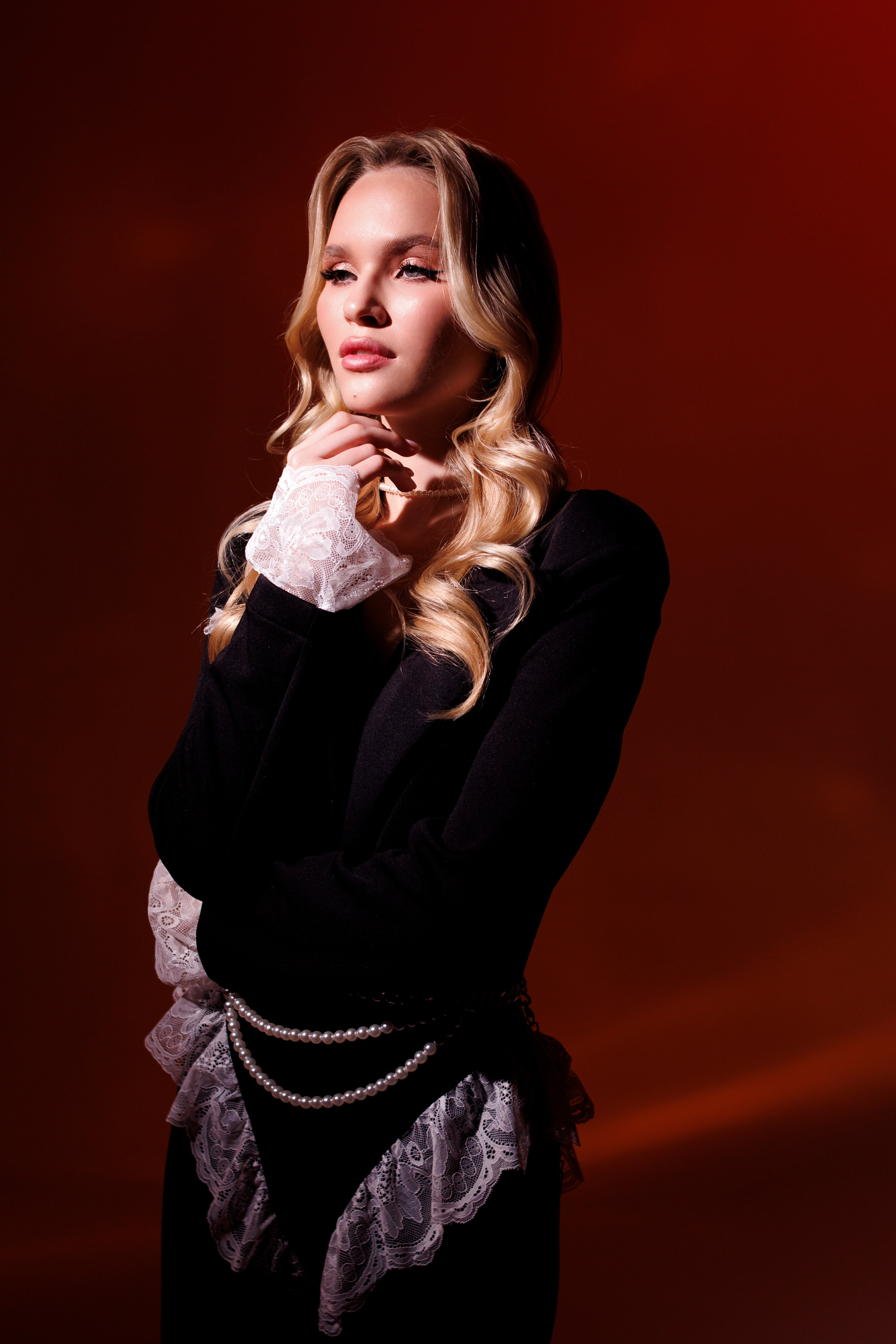 Фотосессия в студии. Я — фотограф, который помогает запечатлеть самые важные моменты вашей жизни!