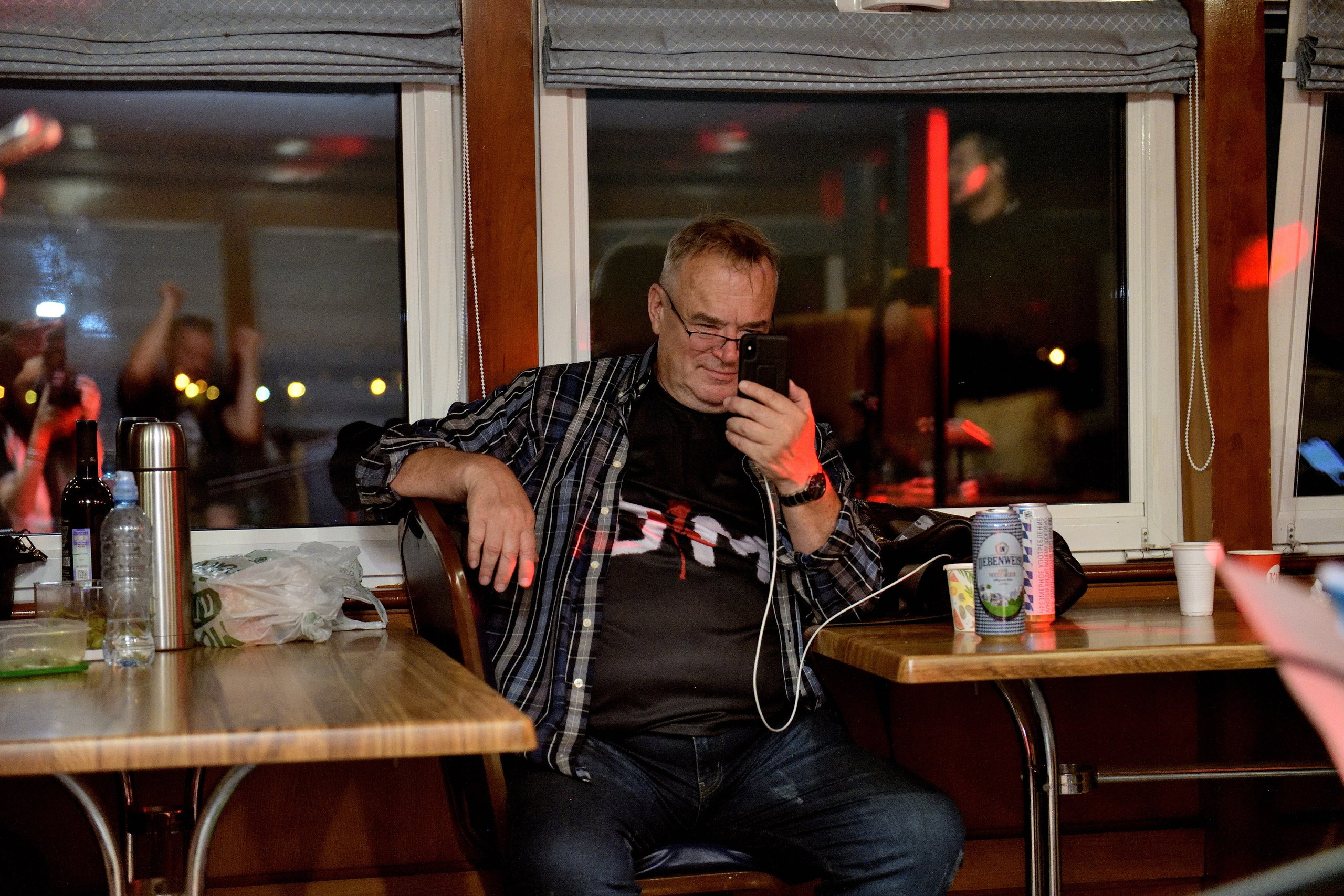 "Фанаты группы Depeche Mode на выступлении группы DM Acoustics".