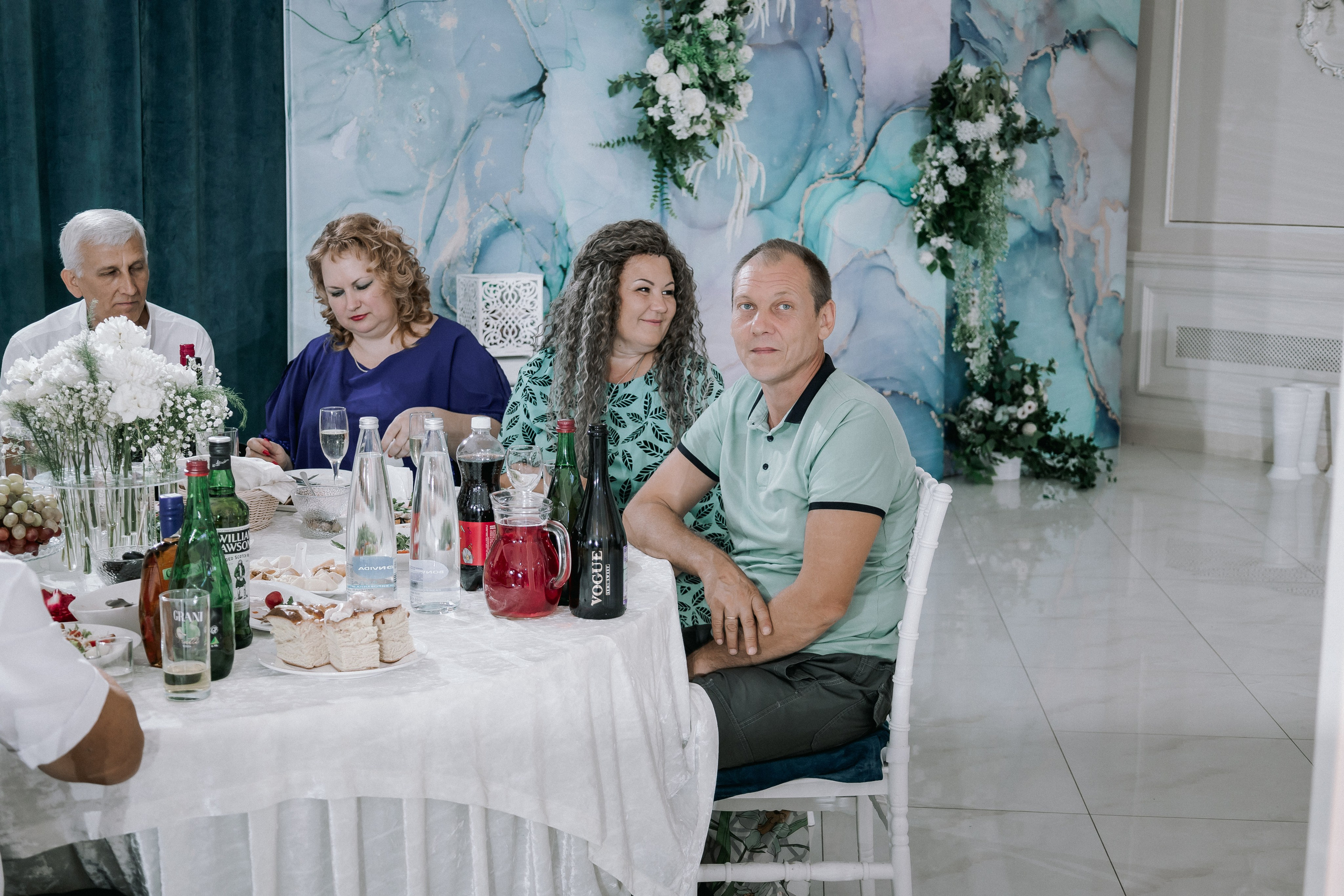 Свадебная прогулка. Эвелина и Дмитрий. Свадебная фотография. Арина Рубах