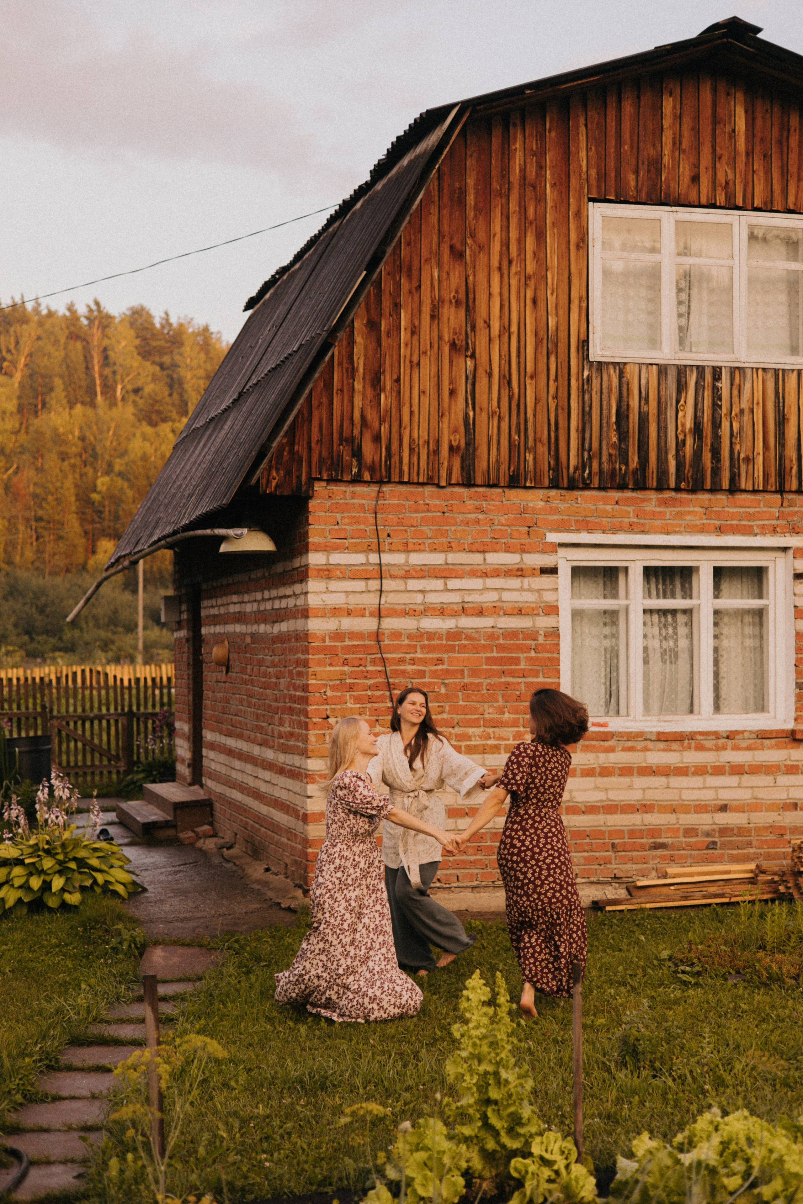 Подруги. Дача. Фотограф Настя Леонова