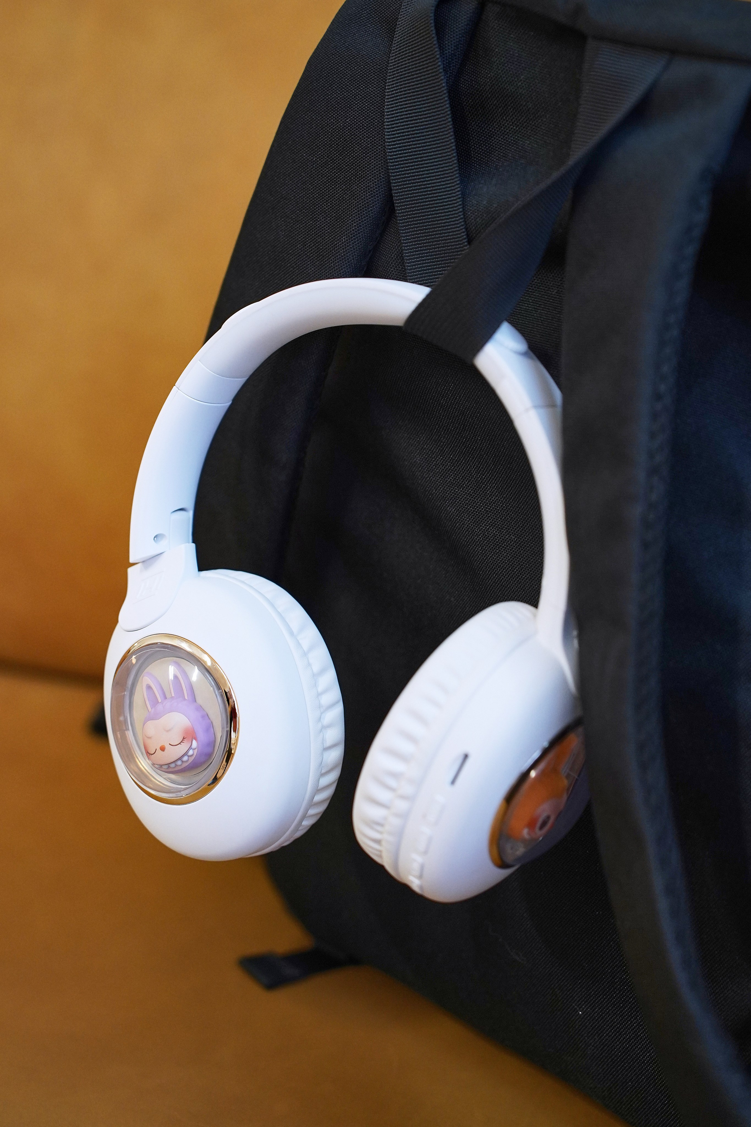 Наушники в интерьере. Фотограф