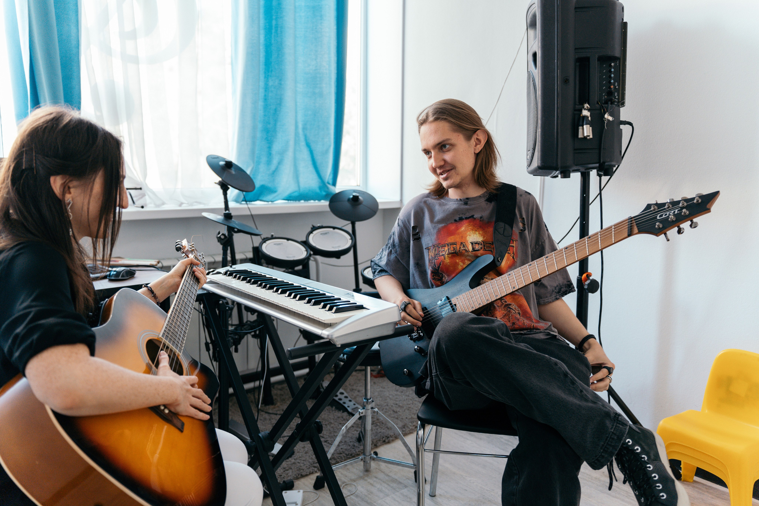 Hi Music. Я занимаюсь событийной, свадебной, товарной, студийной… фотографией