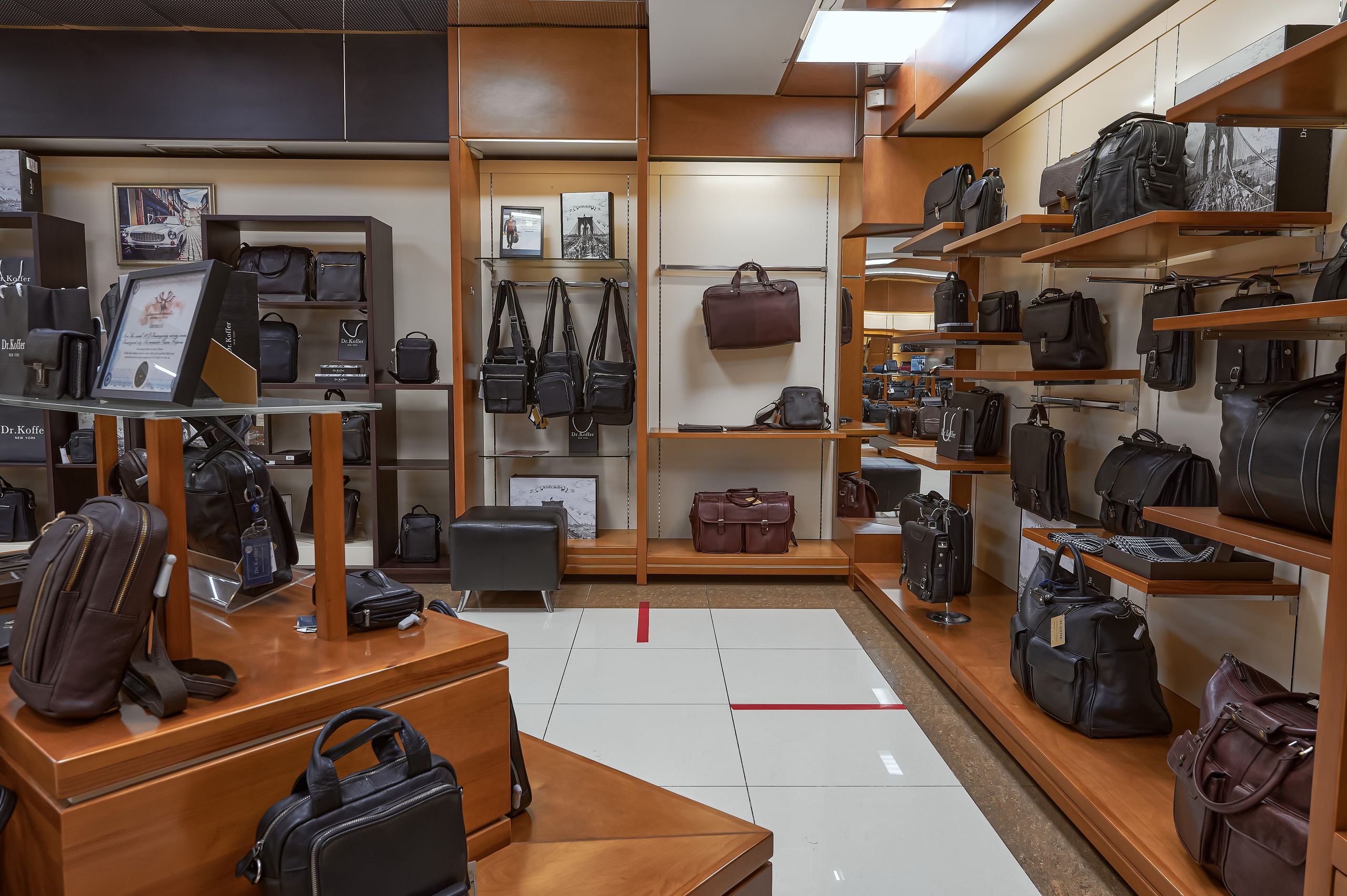 Портфолио по интерьерной и экстерьерной фотосъёмки: Мир Сумок — Правый берег. Фотограф Яковлев Роман — Красноярск