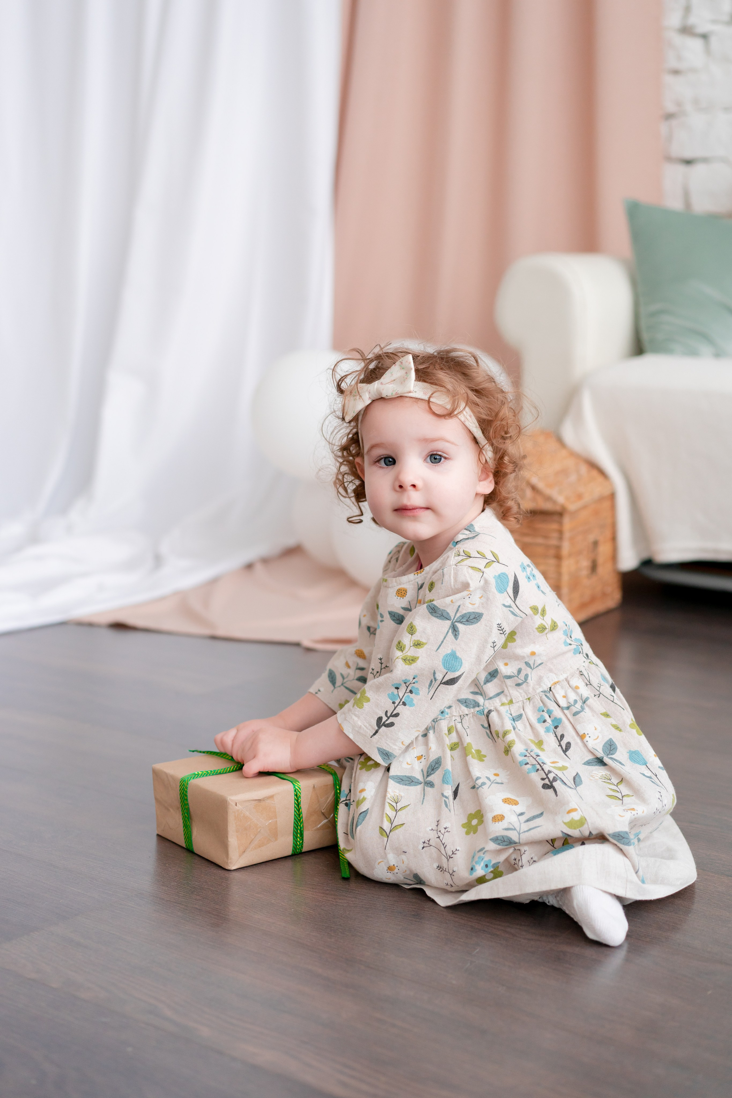 С Днём Рождения ребенка, портрет. Детская, семейная фотостудия в Санкт-Петербурге