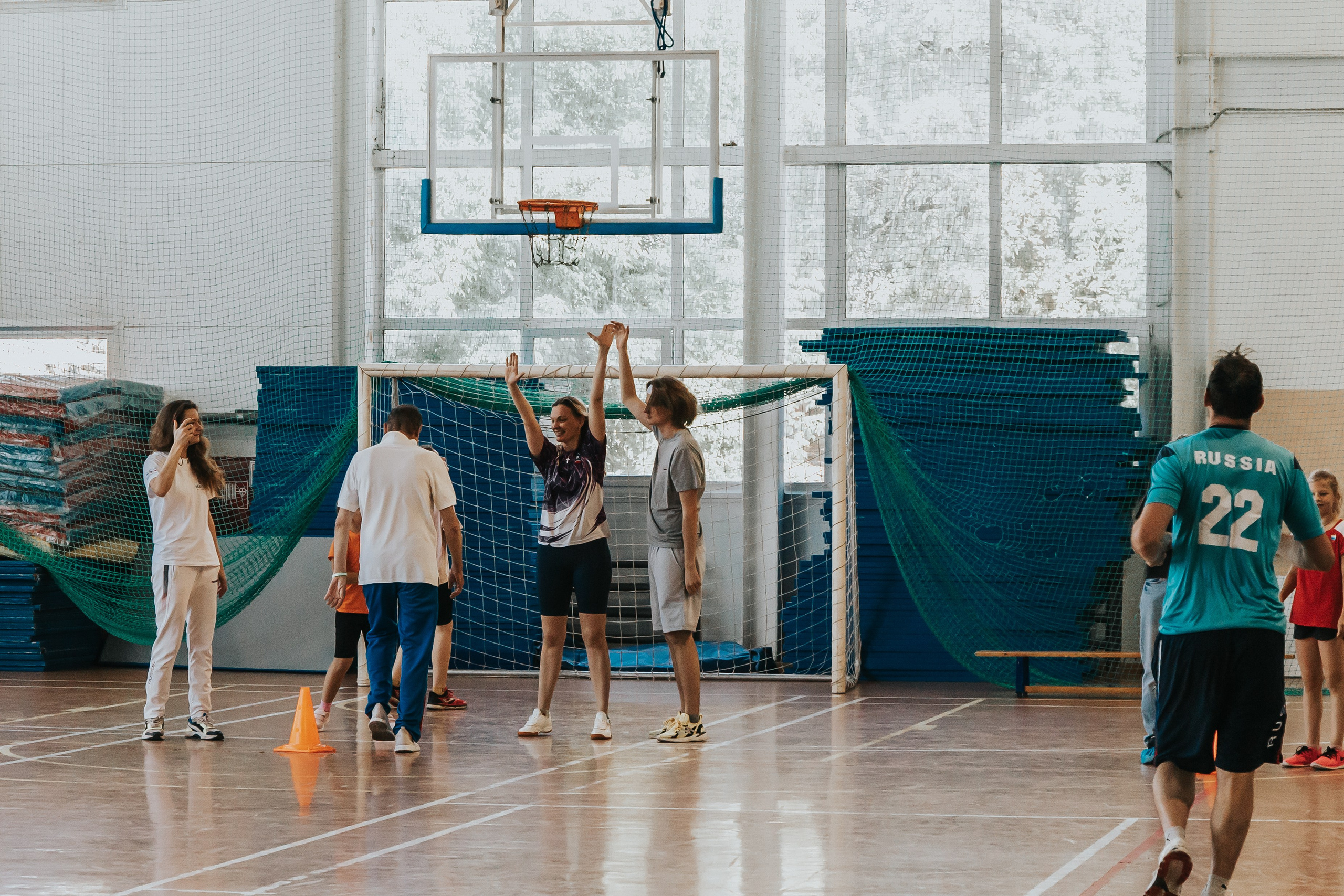 Репортажная спортивная съемка г. Королев стадион Металлист «папа, мама, я — спортивная семья». Юлия Егорова | Свадебный фотограф, семейный фотограф Москва, МО • Портреты • репортажи • день рождения • Love Story • дети