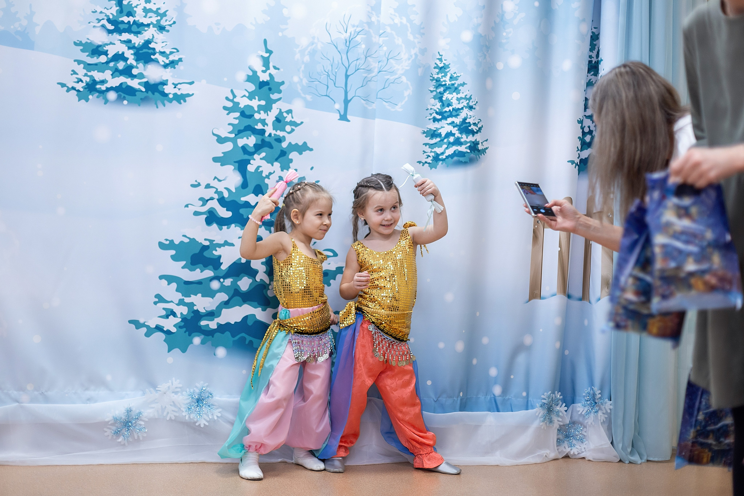 Утренник_"Веселый балаганчик» 2024. Семейный фотограф в Санкт-Петербурге