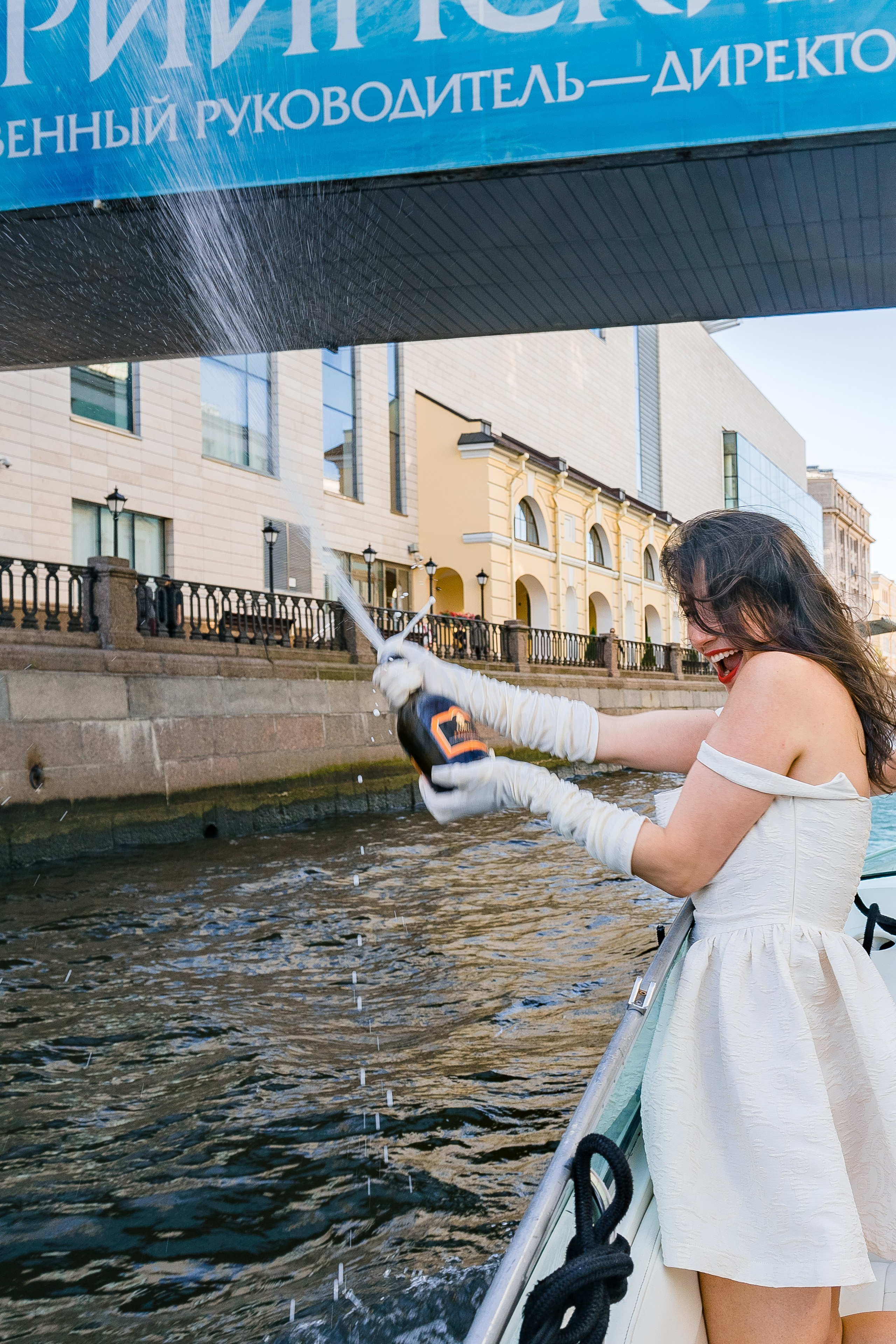 Фотосъемка девичника, встреча девушек, веселые женские портреты
